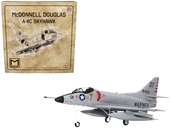 McDONNELL DOUGLAS
A-4C SKYHAWK
14+ TRAPS
NP 3 NAVY
I 208 02
MILITARIA
Ca Die Cast metal
1/72 scale
High quality
DT 8492
MARINES
VUI-242
DT
8492
MARINES
VUI-242