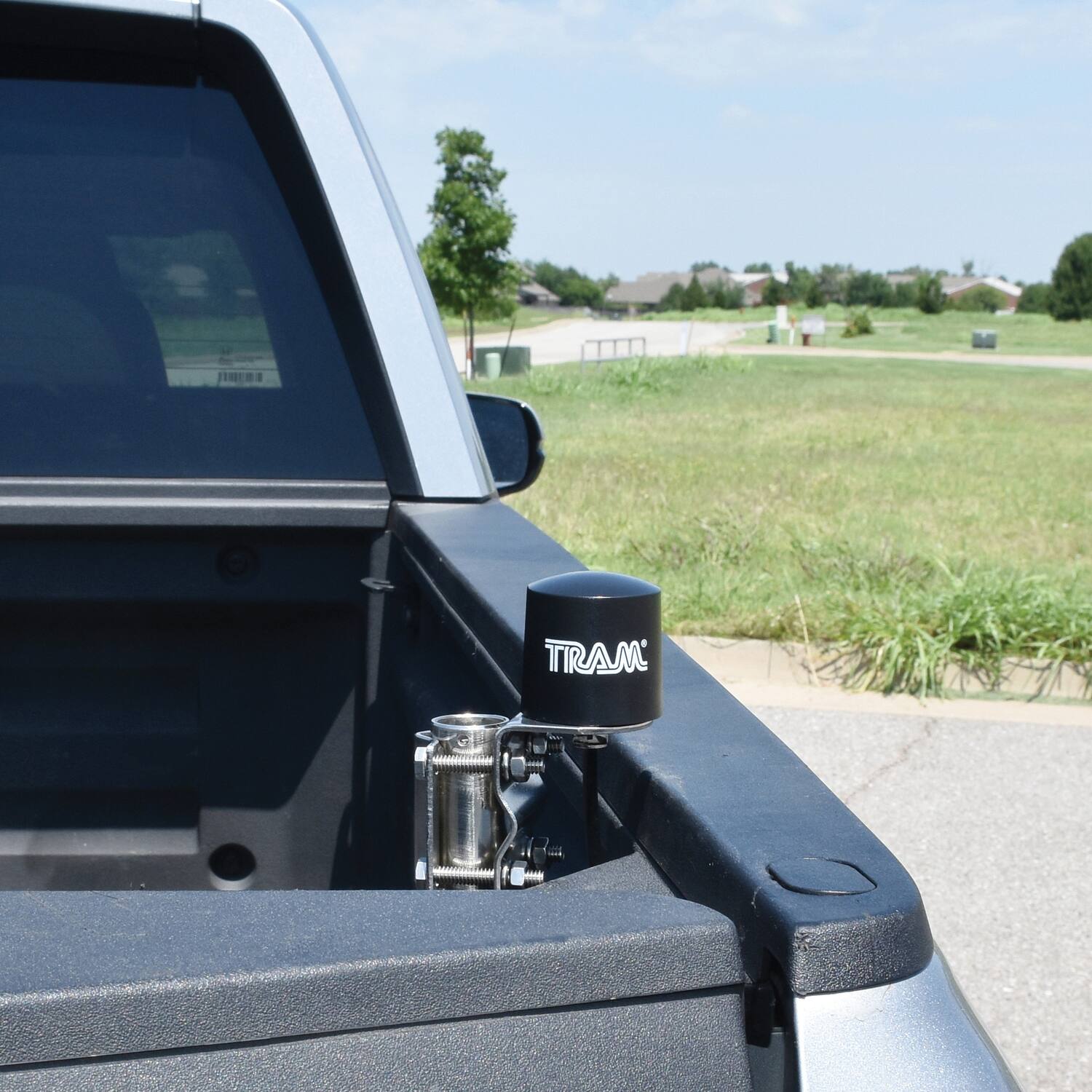 Angle. Tram - Tram 7732 Satellite Radio Mirror-mount Low-profile Antenna With Rg58 Coaxial Cable And Smb-female Connector - Black.