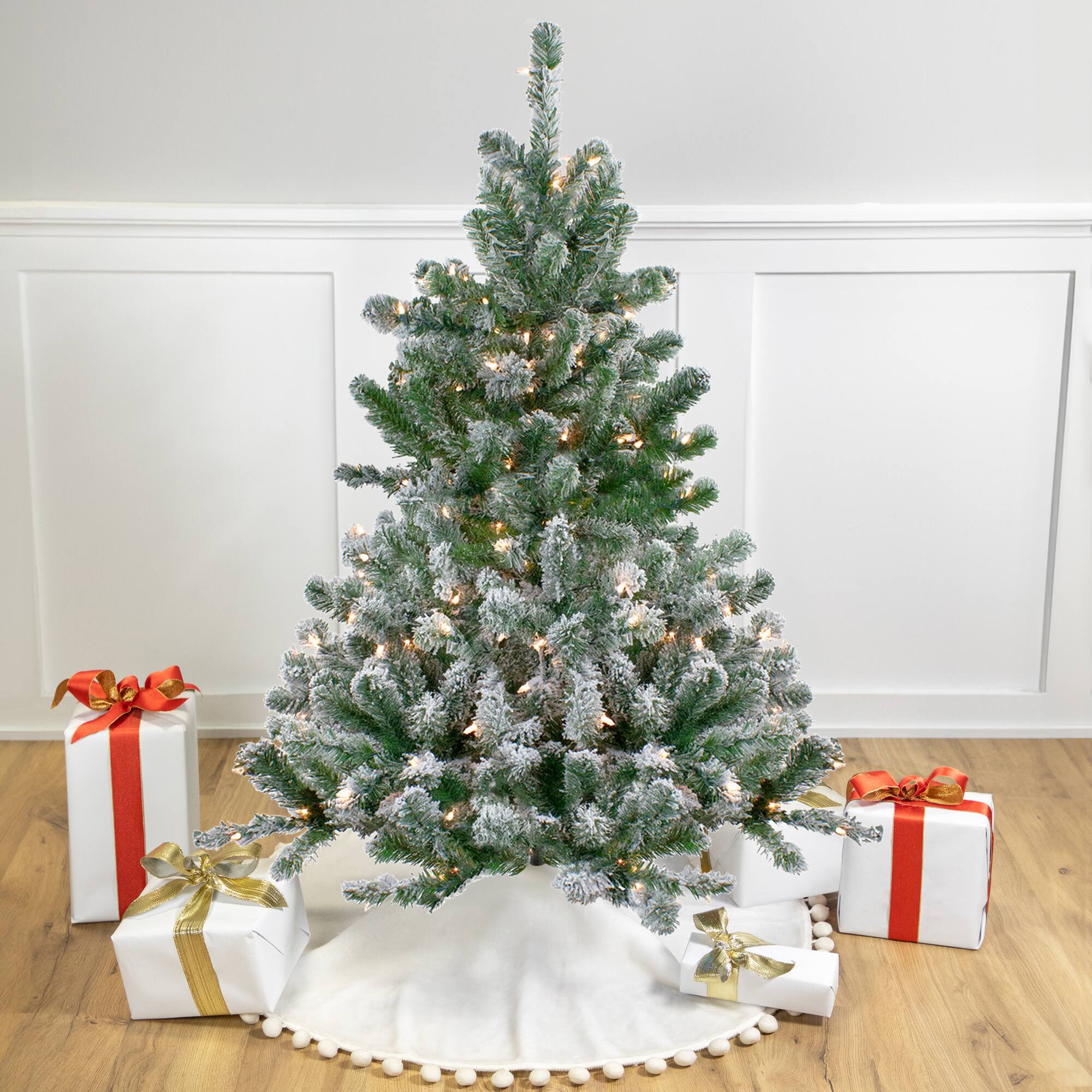 Northlight - 4.5' Pre-Lit Full Flocked Natural Emerald Artificial Christmas Tree - Warm Clear Lights - Green