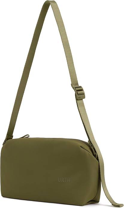 Angle. Urth - Urth Dolomite 5.1L Camera Sling (Moss).