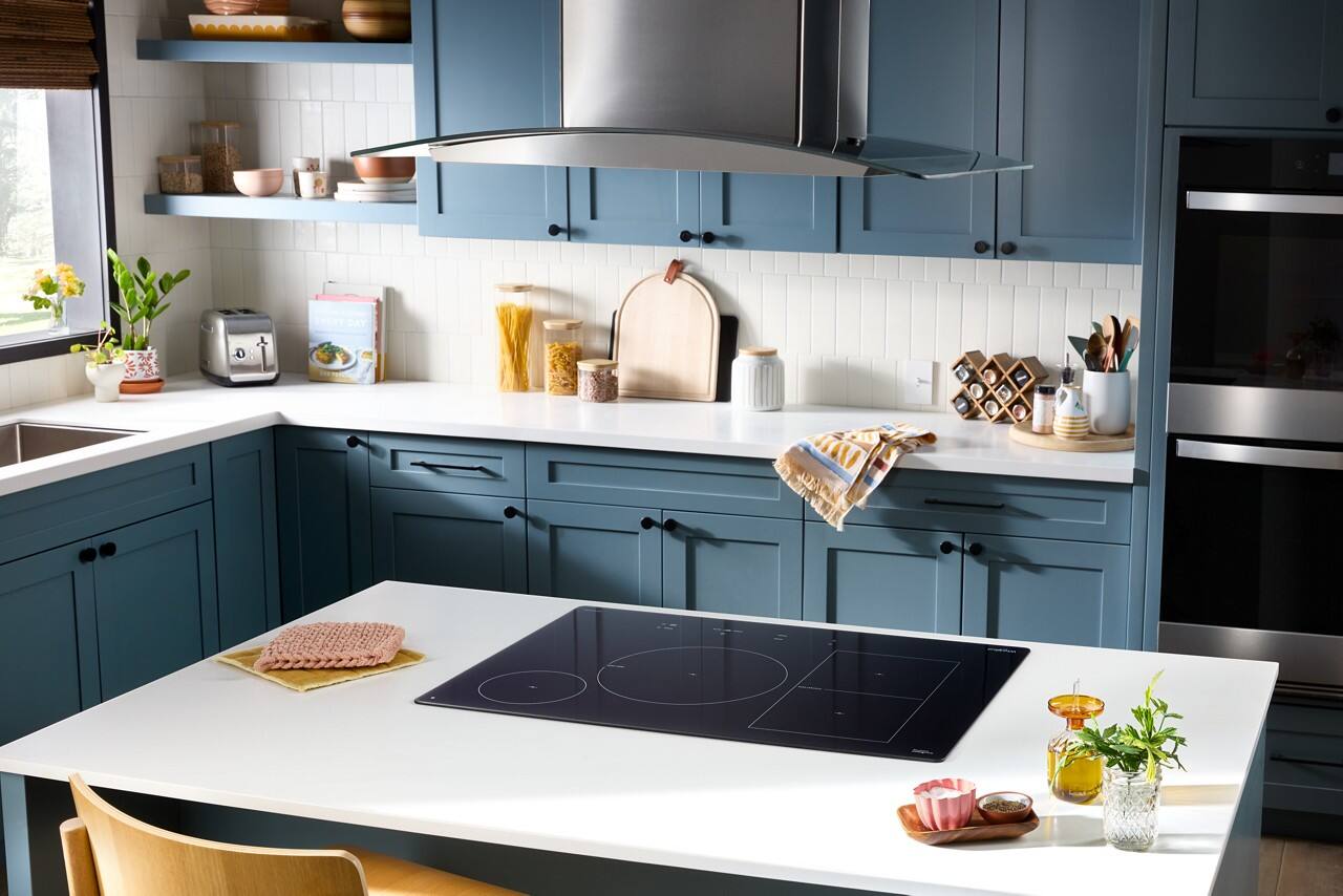 Alt View 2. Whirlpool - 30" Electric Induction Cooktop with Temp Cook Technology and WipeClean Coating - Black.