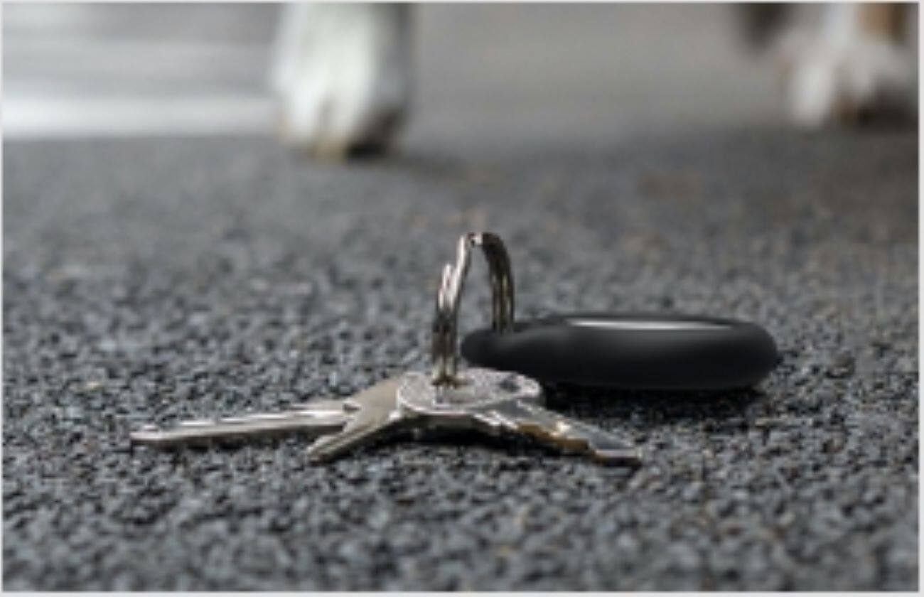 Alt View 1. Belkin - Secure holder with Key Ring, Scratch Resistant, Protective AirTag Keychain for Apple AirTag - 4-Pack - Black.