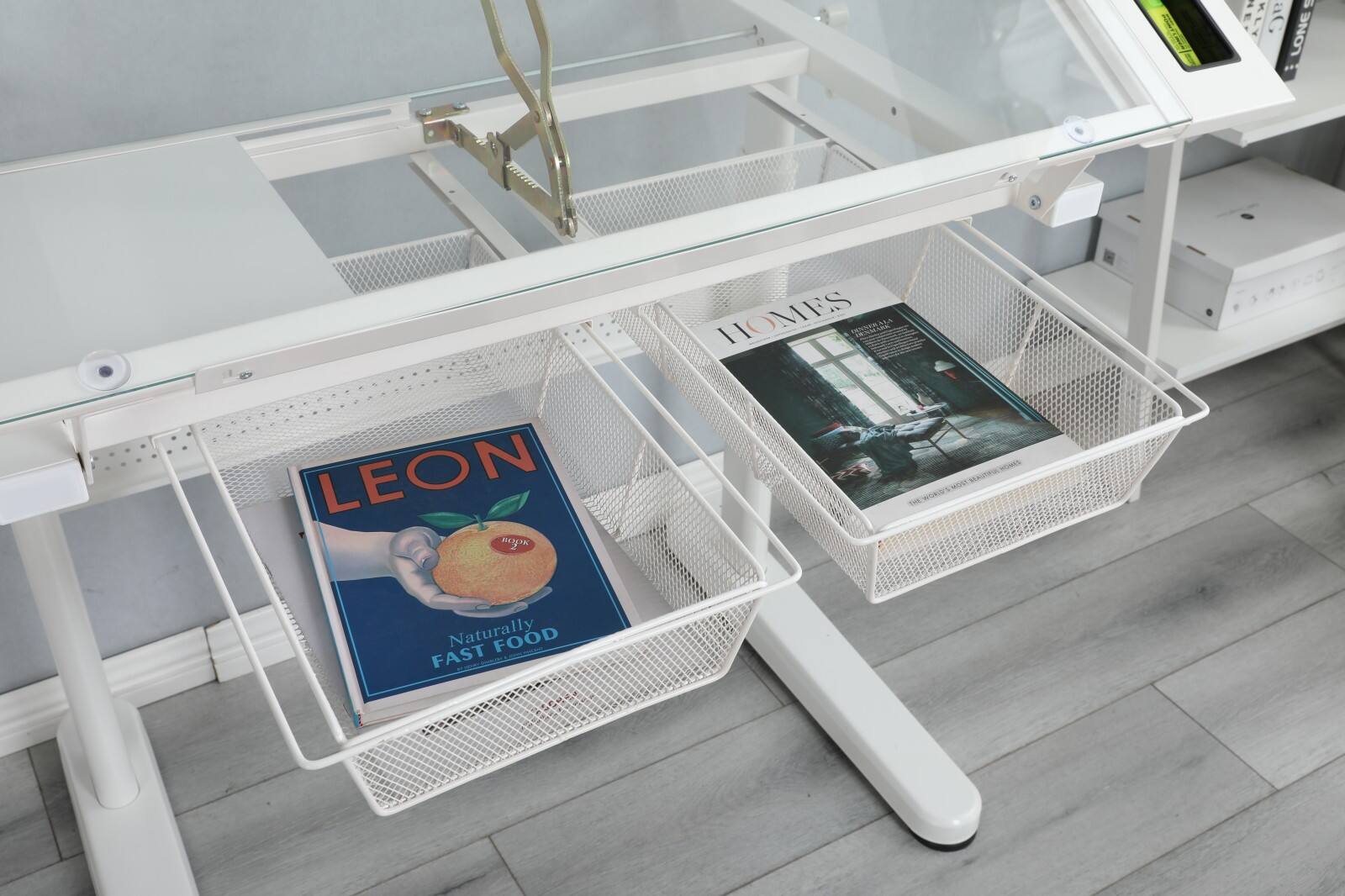 Sure, here is the corrected and grouped text from the image:

- LEON
  Naturally FAST FOOD

- HOMES
  THE WORLD'S MOST INSPIRING HOMES