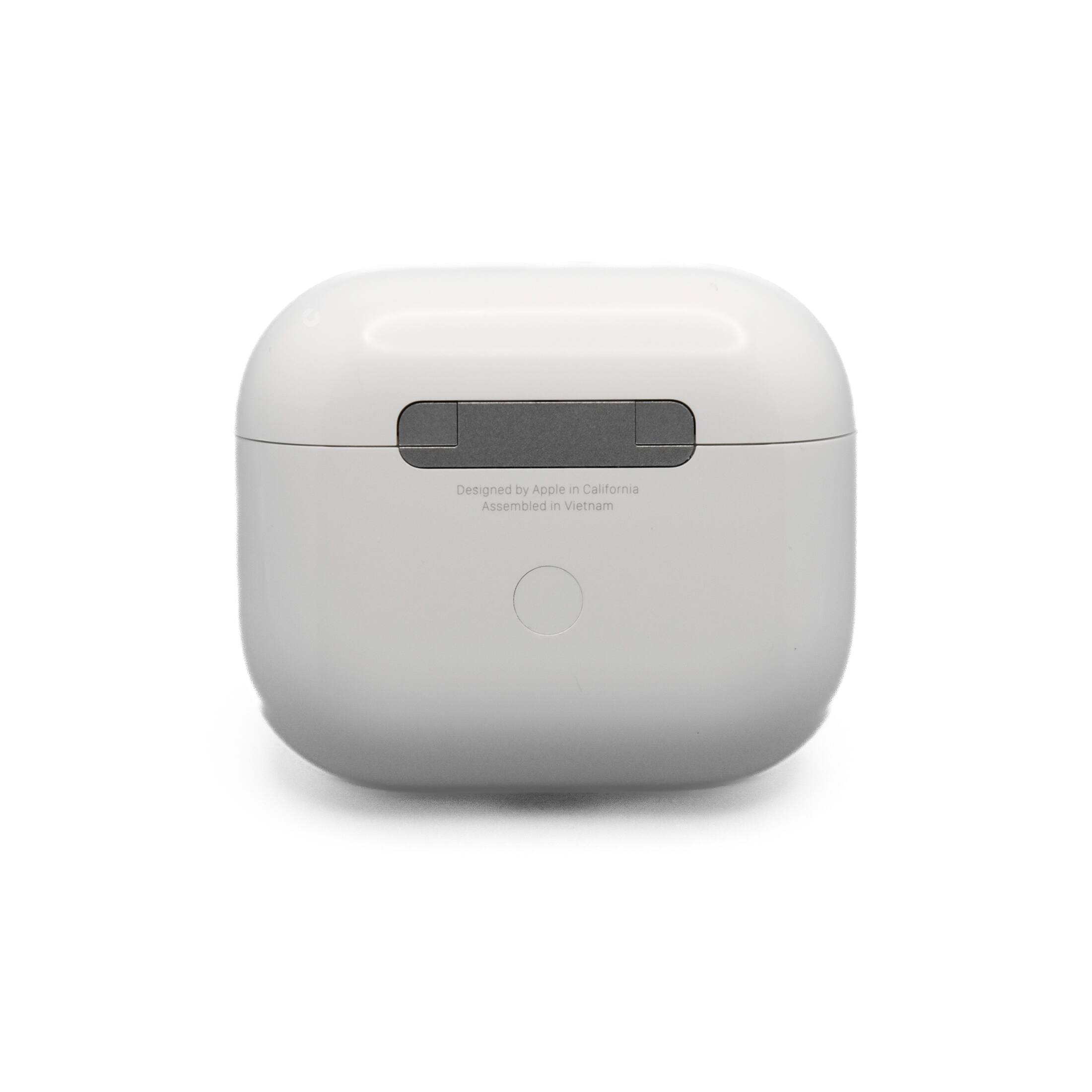 Designed by Apple in California  
Assembled in Vietnam