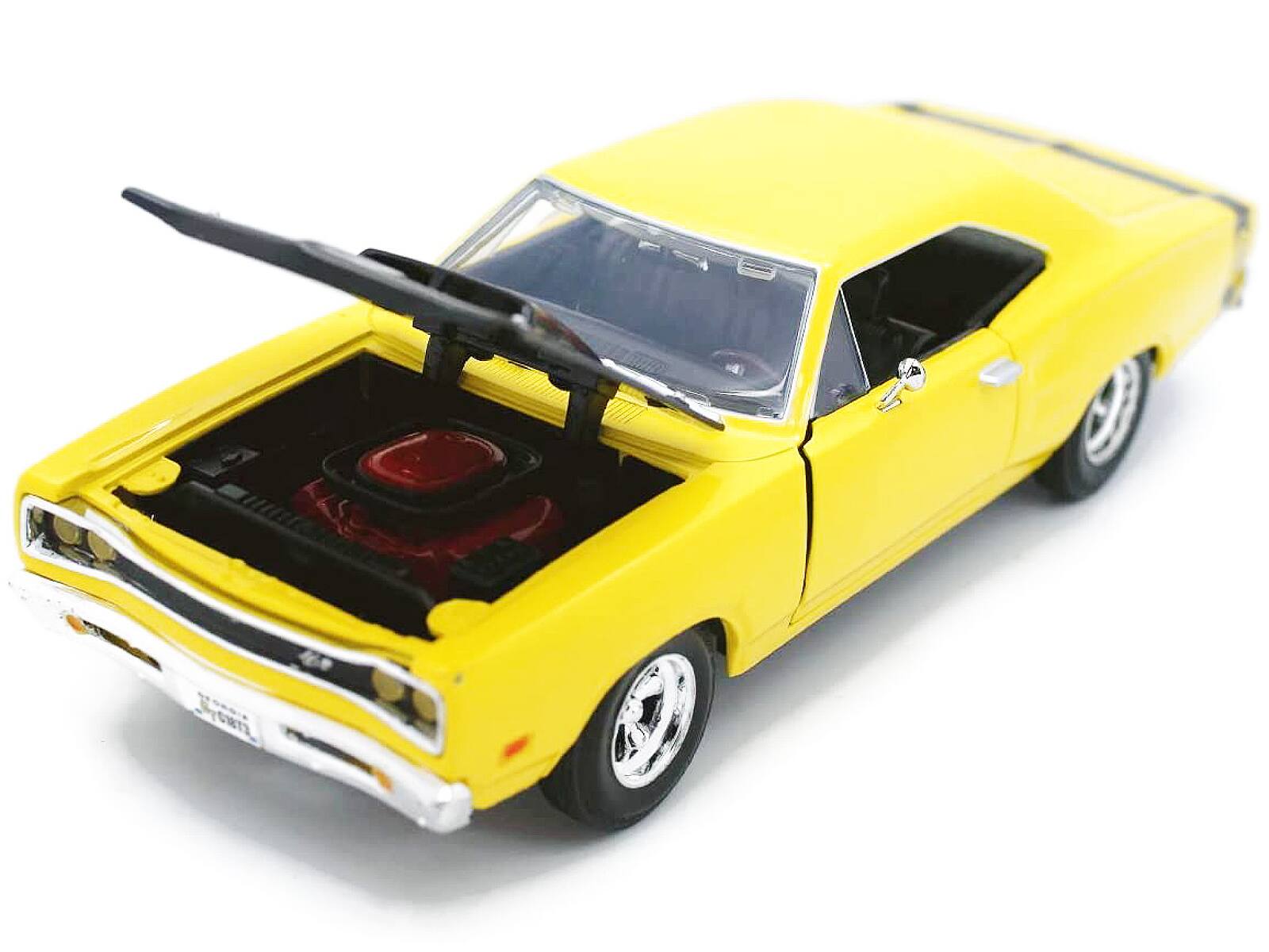 Angle. Motormax - 1969 Dodge Coronet Super Bee Yellow 1/24 Diecast Car Model by Motormax - Yellow.