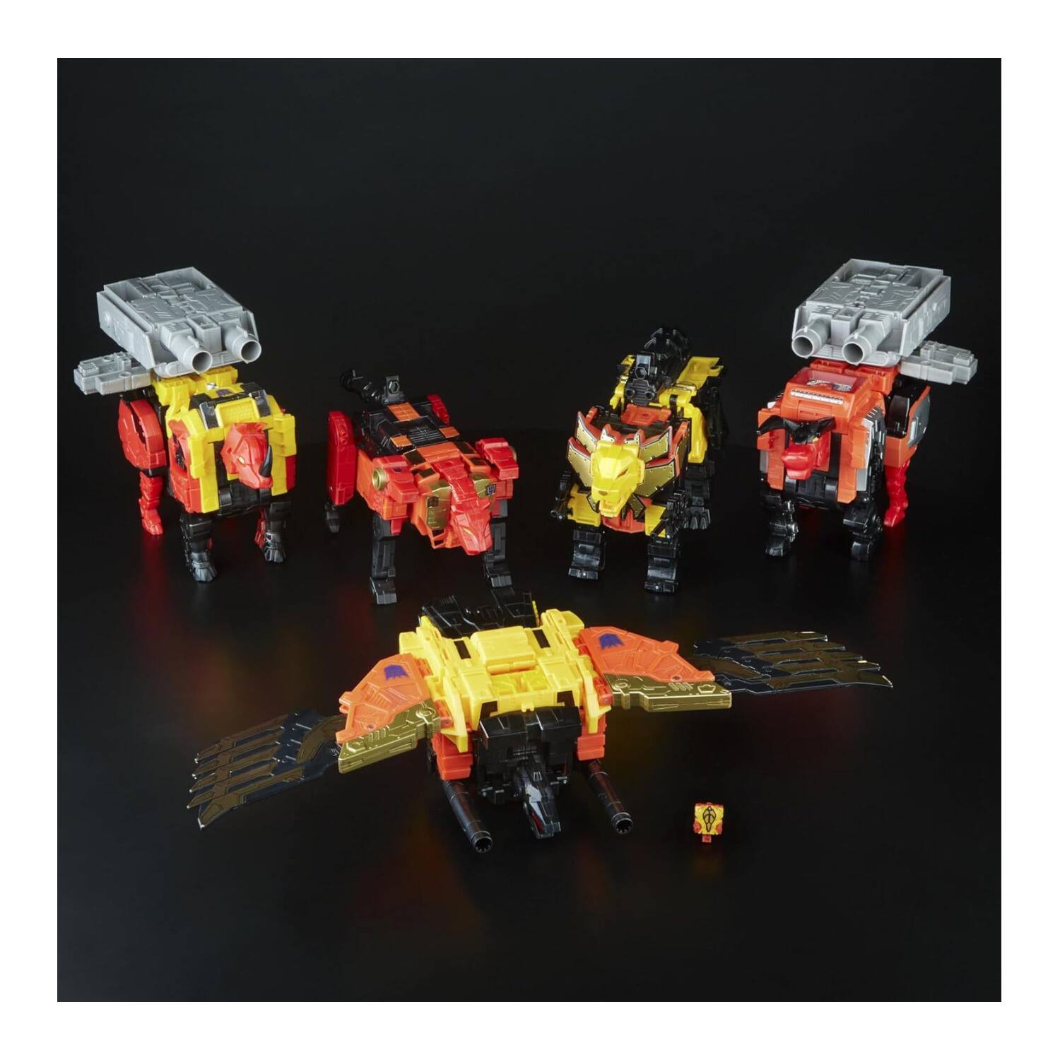 Left. Transformers - Predaking Combiner Team Set Titan Class | Transformers Generations Power of the Primes - Multicolor.