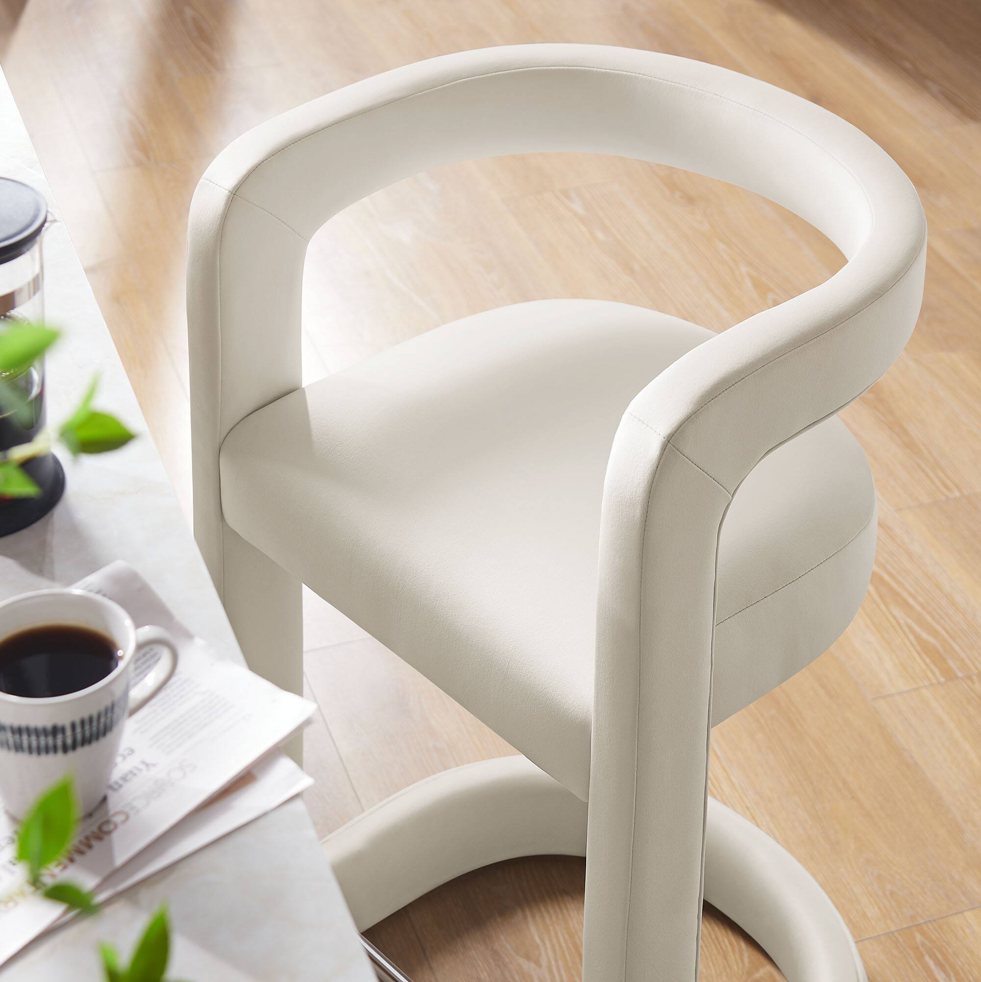 The text on the image appears to be:

"Yuar 20AUCECONNEWY"

This seems to be a combination of letters and numbers, possibly a code or a partial word. There isn't enough context to correct or group it further.