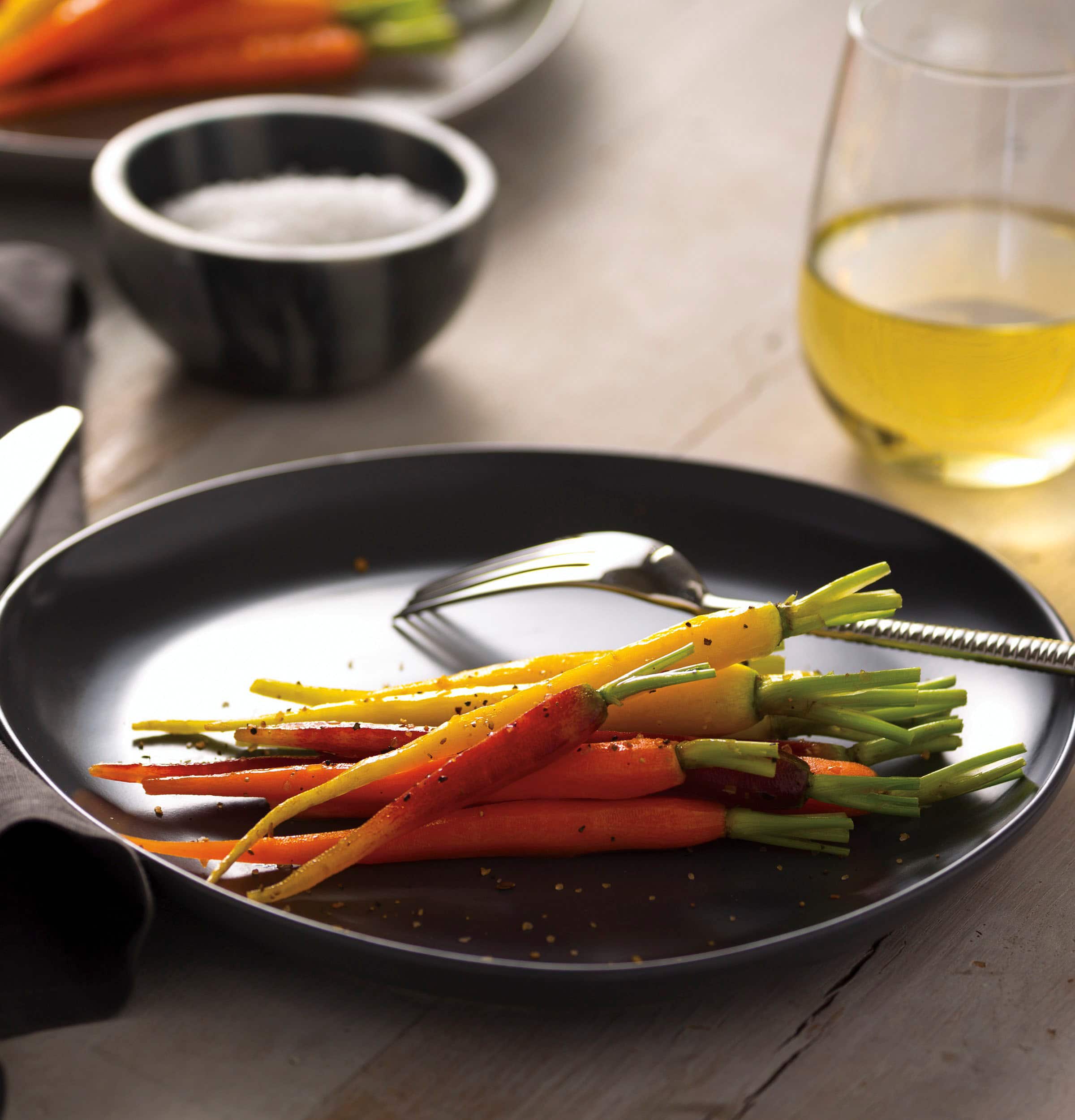 Alt View 14. GE - 1.6 Cu. Ft. Countertop Microwave with Sensor Cooking and Defrost - Stainless Steel.