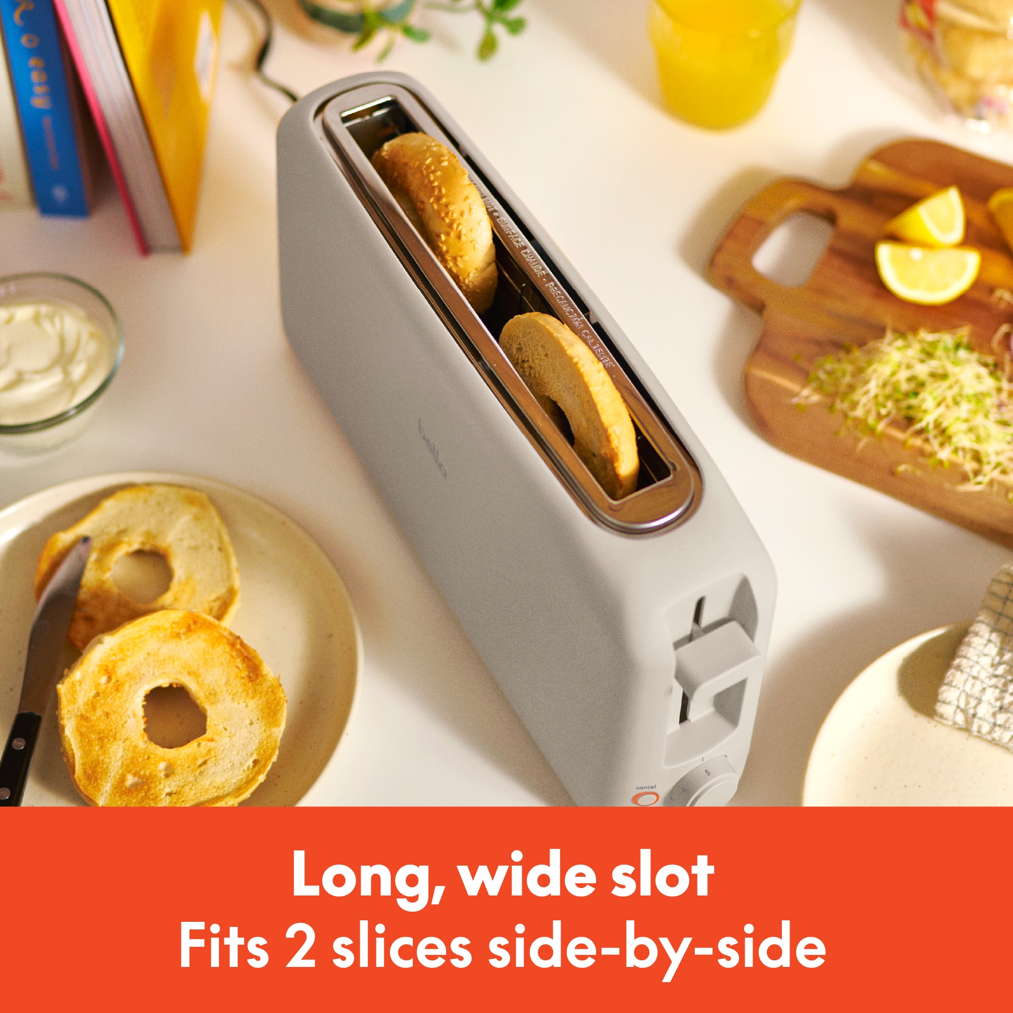 Long, wide slot
Fits 2 slices side-by-side