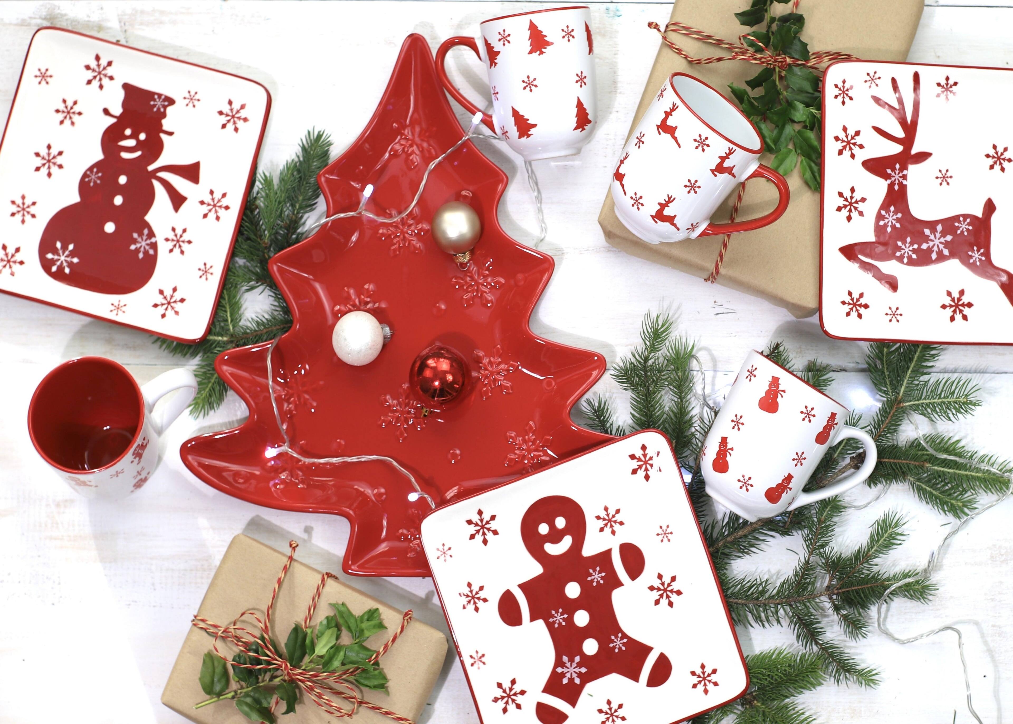 Left. Euro Ceramica Home - Winterfest 4 Piece Canape Plate Set - White and Red.