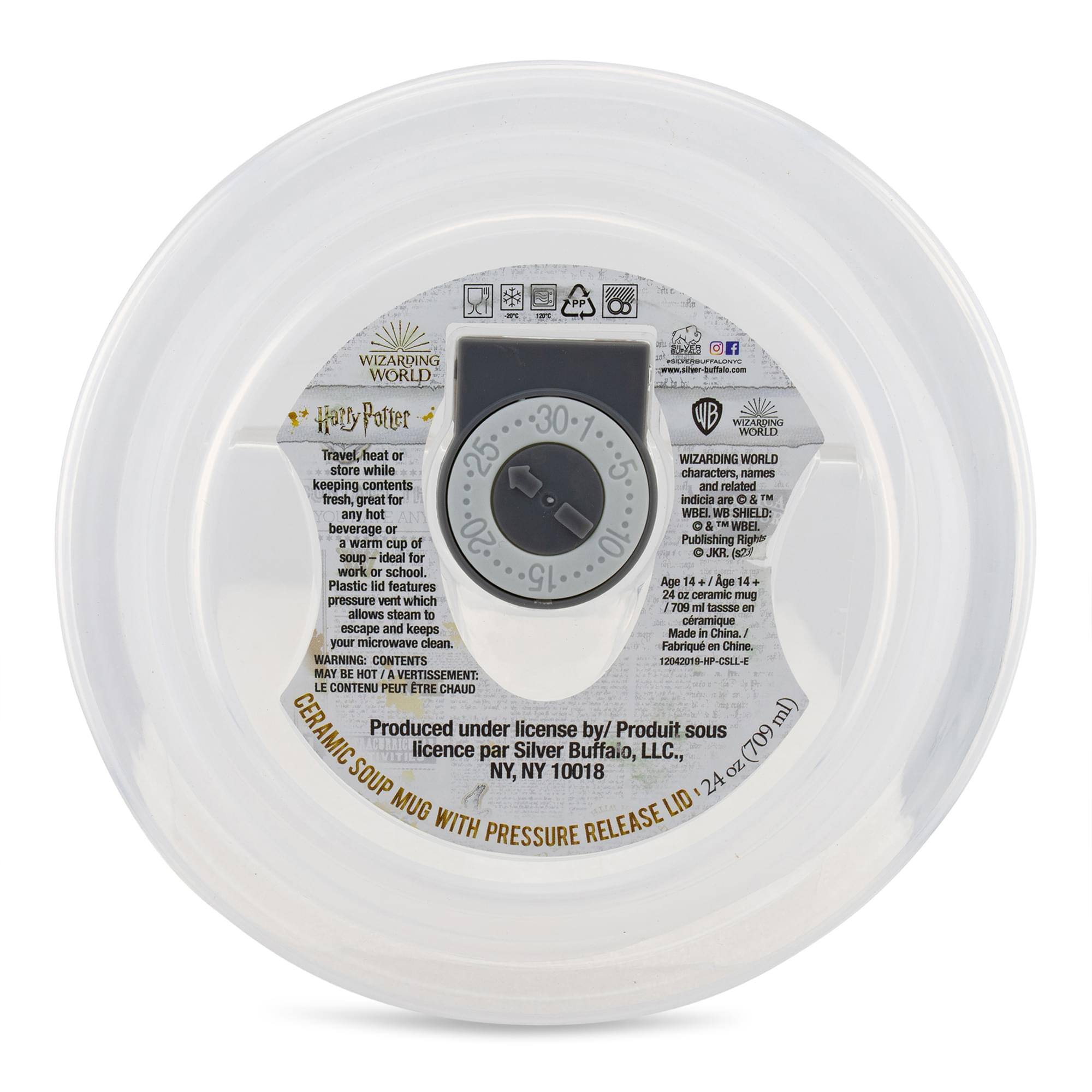 **Harry Potter - WIZARDING WORLD**

Travel, heat or store while keeping contents fresh, great for any hot beverage or soup – ideal for work or school. Plastic lid features pressure vent which allows steam to escape and keeps your microwave clean.

**WARNING: CONTENTS MAY BE HOT / AVERTISSEMENT: LE CONTENU PEUT ÊTRE CHAUD**

**GERMIC SOUP MUG WITH PRESSURE RELEASE LID**

Produced under license by / Produit sous licence par Silver Buffalo, LLC., NY, NY 10018

**Age 14+ / Age 14+**

**24 oz (709 ml) / 24 oz (709 ml)**

**Made in China / Fabriqué en Chine**

**WIZARDING WORLD characters, names and related indicia are © & ™ WB & WBIE. Publishing Rights JKR (21)**

**WB SHIELD: & TM WBIE**

**12042019-HP-CSLE-E**

**www.silver-buffalo.com**