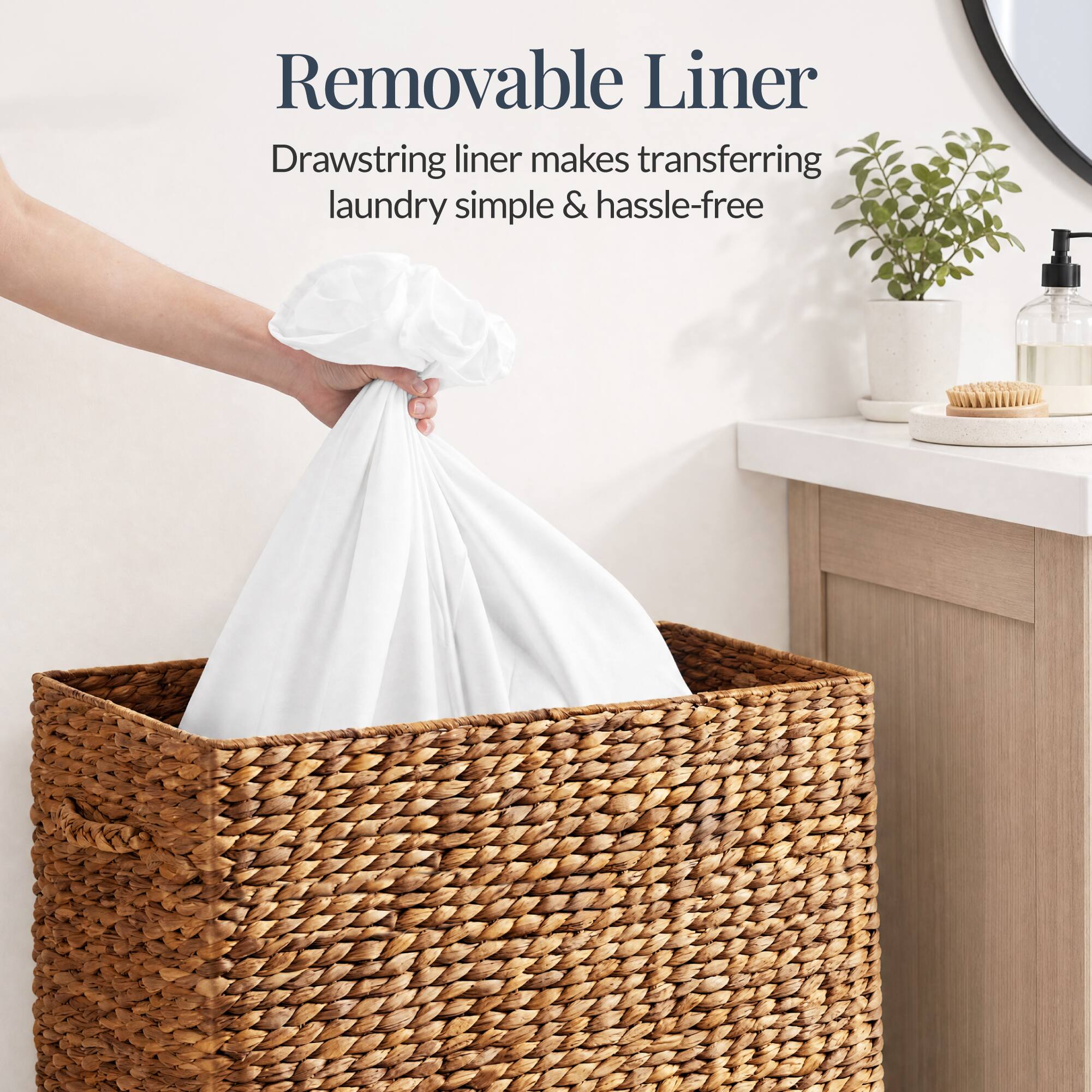Removable Liner  
Drawstring liner makes transferring laundry simple & hassle-free