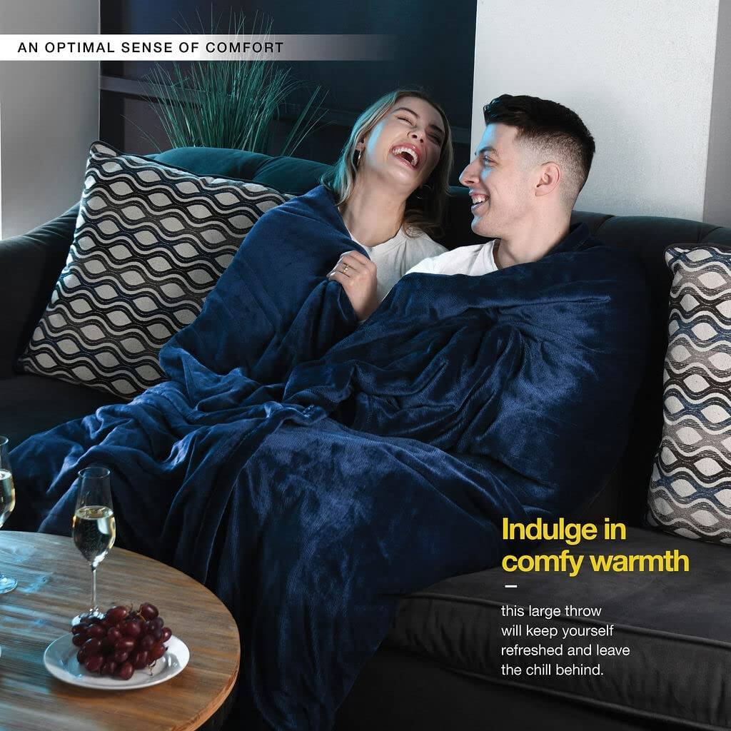 AN OPTIMAL SENSE OF COMFORT

Indulge in comfy warmth

this large throw will keep yourself refreshed and leave the chill behind.