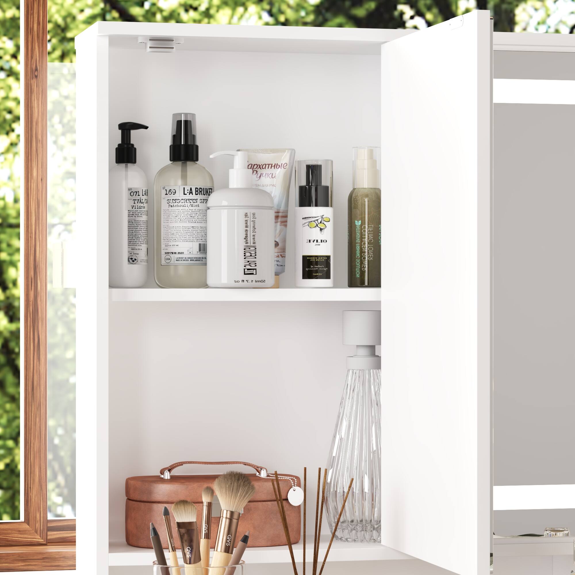 The text on the image is:

"071 LA TH a niaw : - 169 LA BRUG - tonad 8 20 rutmtoal . . 1 - : E - - I  yu -  A 1 B n nose i A 13723049 1 . I - . ..0. I .. - | U # I LAING PORCK I COIOarOrEs OR E OT i CaVS"

Corrected and grouped text:

"071 LA TH a niaw: - 169 LA BRUG - tonad 8 20 rutmtoal . . 1 - : E - - I yu - A 1 B n nose i A 13723049 1 . I - . ..0. I .. - | U # I LAING PORCK I COIOarOrEs OR E OT i CaVS"