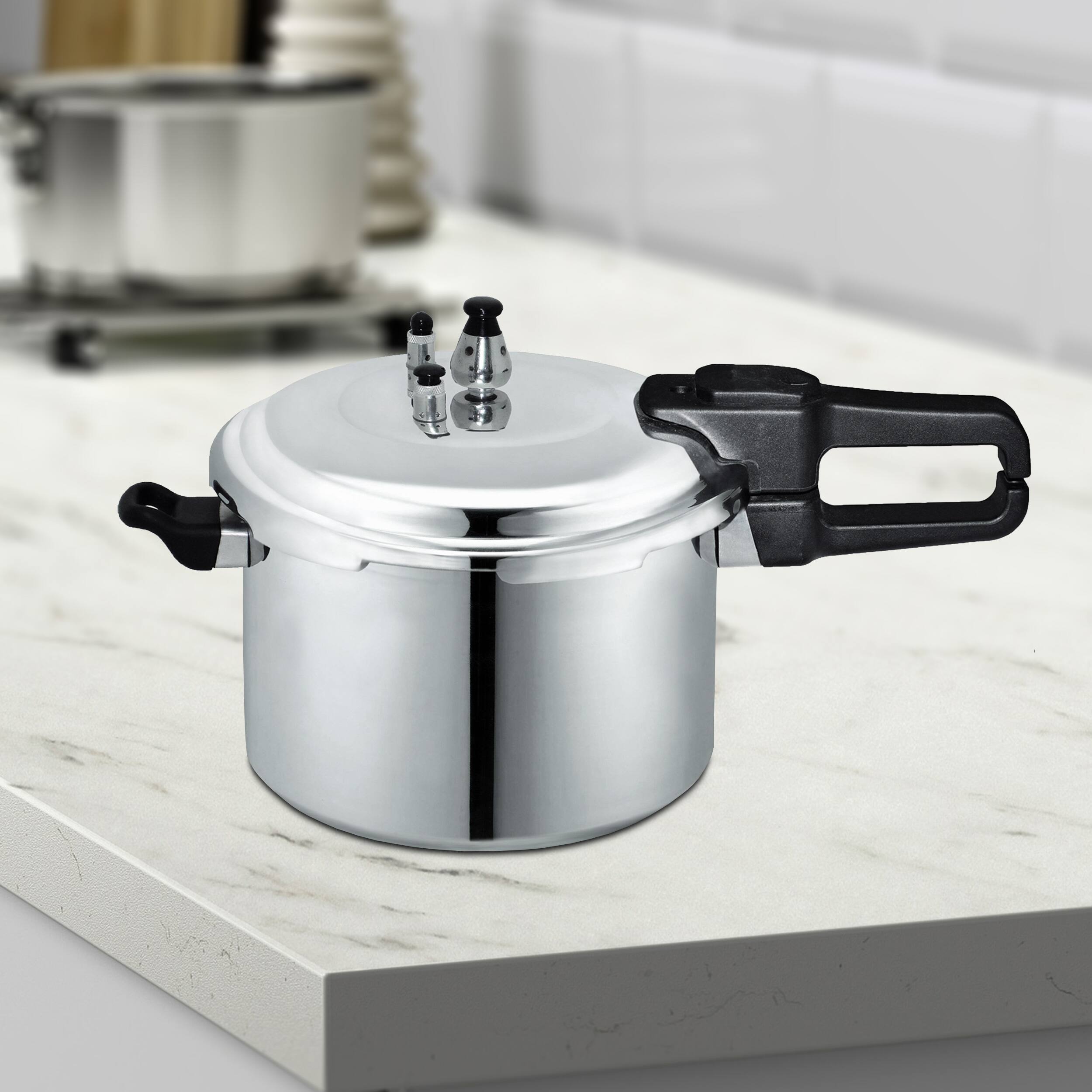 Alt View 5. Brentwood - Brentwood Aluminum 5.5L Pressure Cooker - Silver.