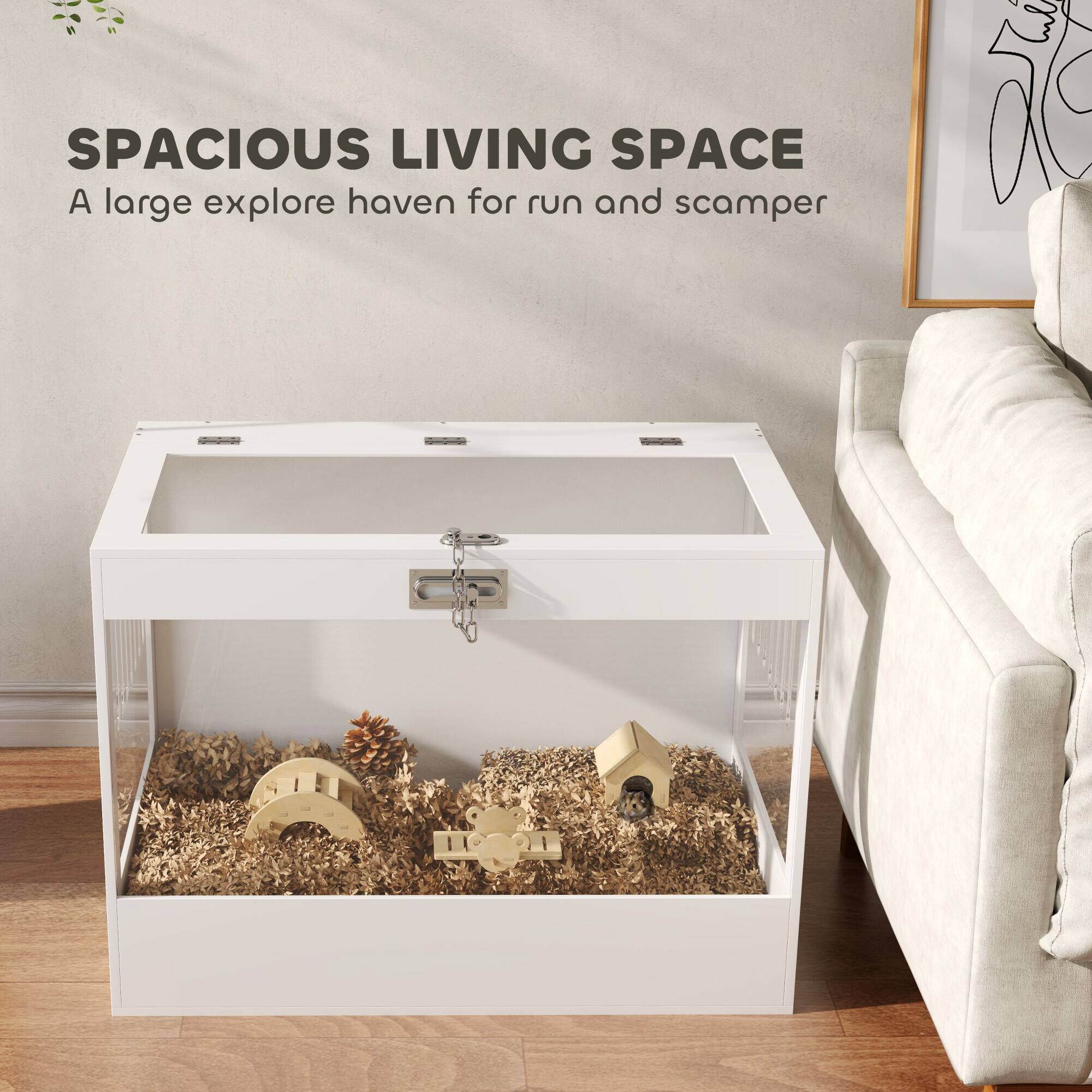 SPACIOUS LIVING SPACE  
A large explore haven for run and scamper