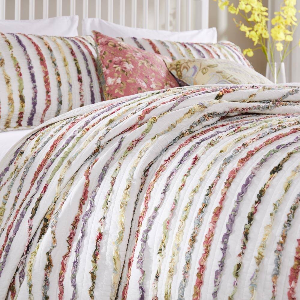 Angle. BreeBe - Bella Ruffle Quilt Set - 2 Piece Twin/XL - Multi.