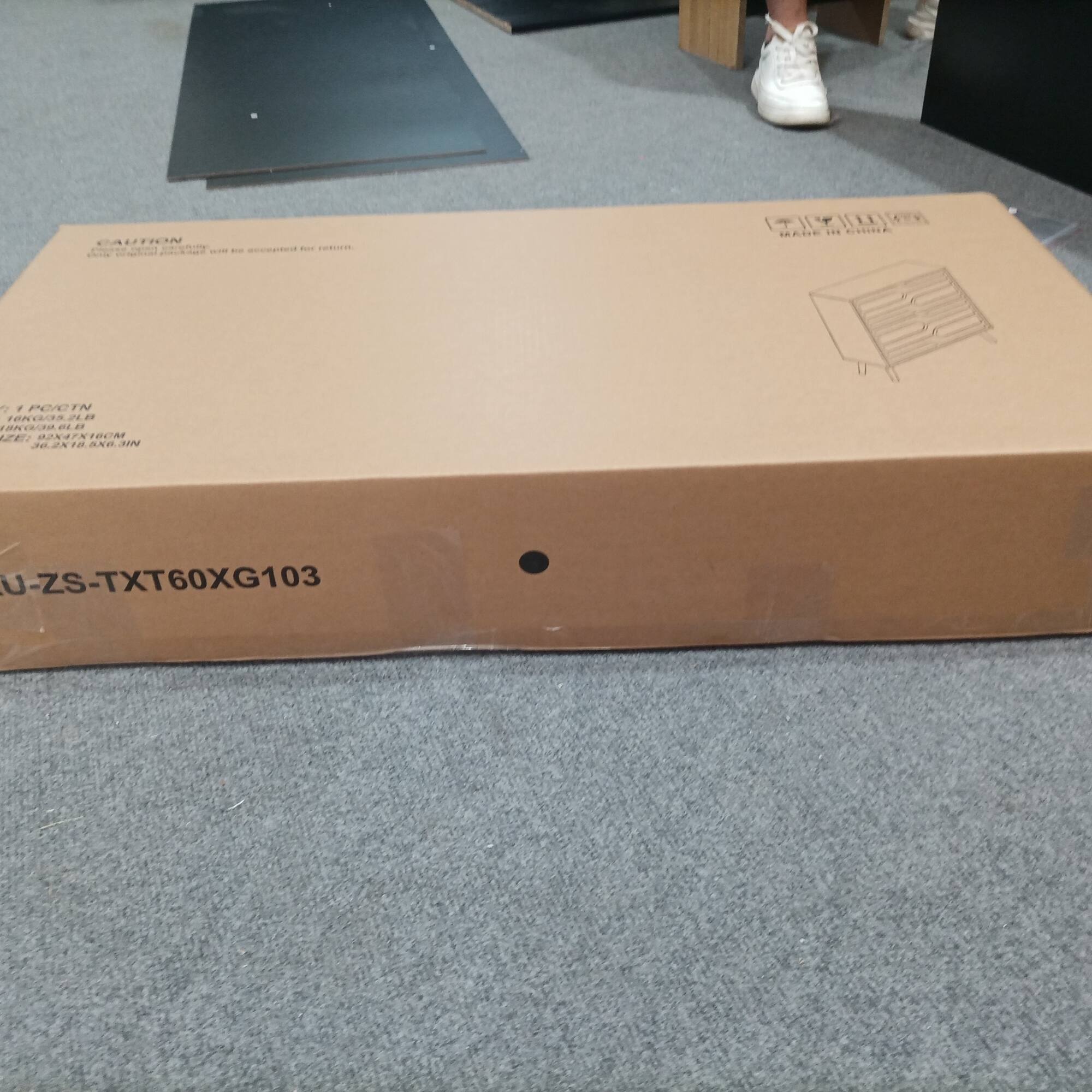 CAUTION  
THIS SIDE UP  
HANDLE WITH CARE  
MADE IN CHINA  

1-1 POCKET  
1160X510X180MM  
102X41X180MM  
36.2X20X58.5IN  

U-ZS-TXT60XG103