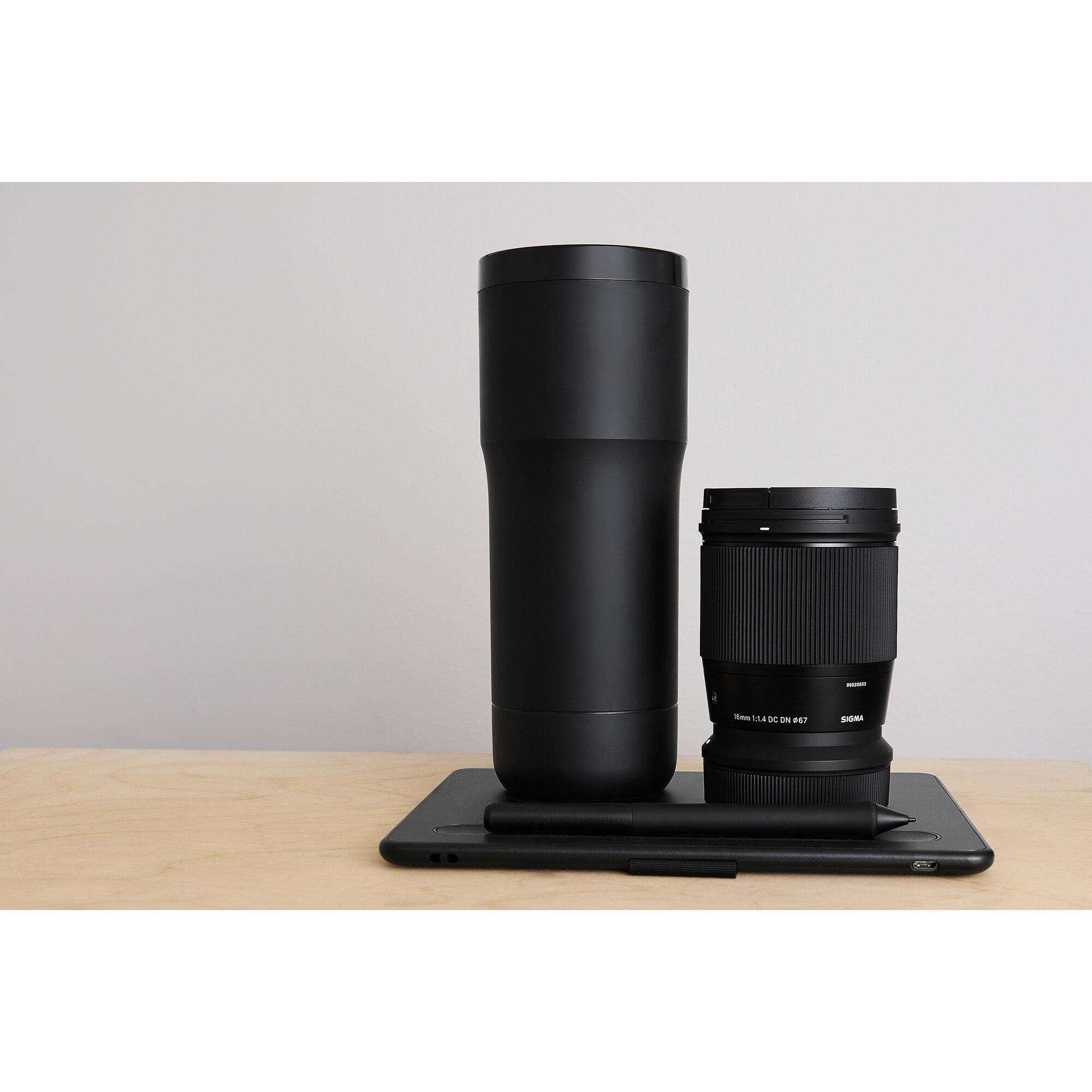 Angle. Sigma - Sigma 16mm F1.4 DC DN Contemporary Lens Canon RF-Mount - Black.