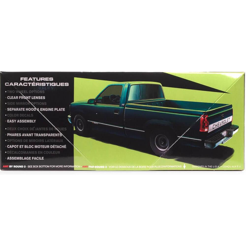 Certainly! Here is the corrected and grouped text from the image:

---

**FEATURES / CARACTÉRISTIQUES**

- TWO WHEEL OPTIONS
- CLEAR FRONT LENSES
- SIDE MIRROR OPTIONS
- SEPARATE HOOD & ENGINE PLATE
- COLOR DECALS
- EASY ASSEMBLY

- DEUX CHOIX DE JANTES DE QUATRES
- PHARES AVANT TRANSPARENTS
- OPTIONS DE MIROIRS LATÉRAUX
- CAPOT ET BLOC MOTEUR DÉTACHÉ
- DÉCALCOMANIES EN COULEUR
- ASSEMBLAGE FACILE

**AMT BY ROUND 2 - SEE BOX BOTTOM FOR MORE INFORMATION / AMT PAR ROUND 2 - VOIR LE DESSOUS DE LA BOITE POUR PLUS D'INFORMATIONS**

**DESIGNED IN THE U.S.A. / CONÇU AUX É.U.**

---

This text is organized into two columns, with the left column in English and the right column in French, detailing the features of the model kit.