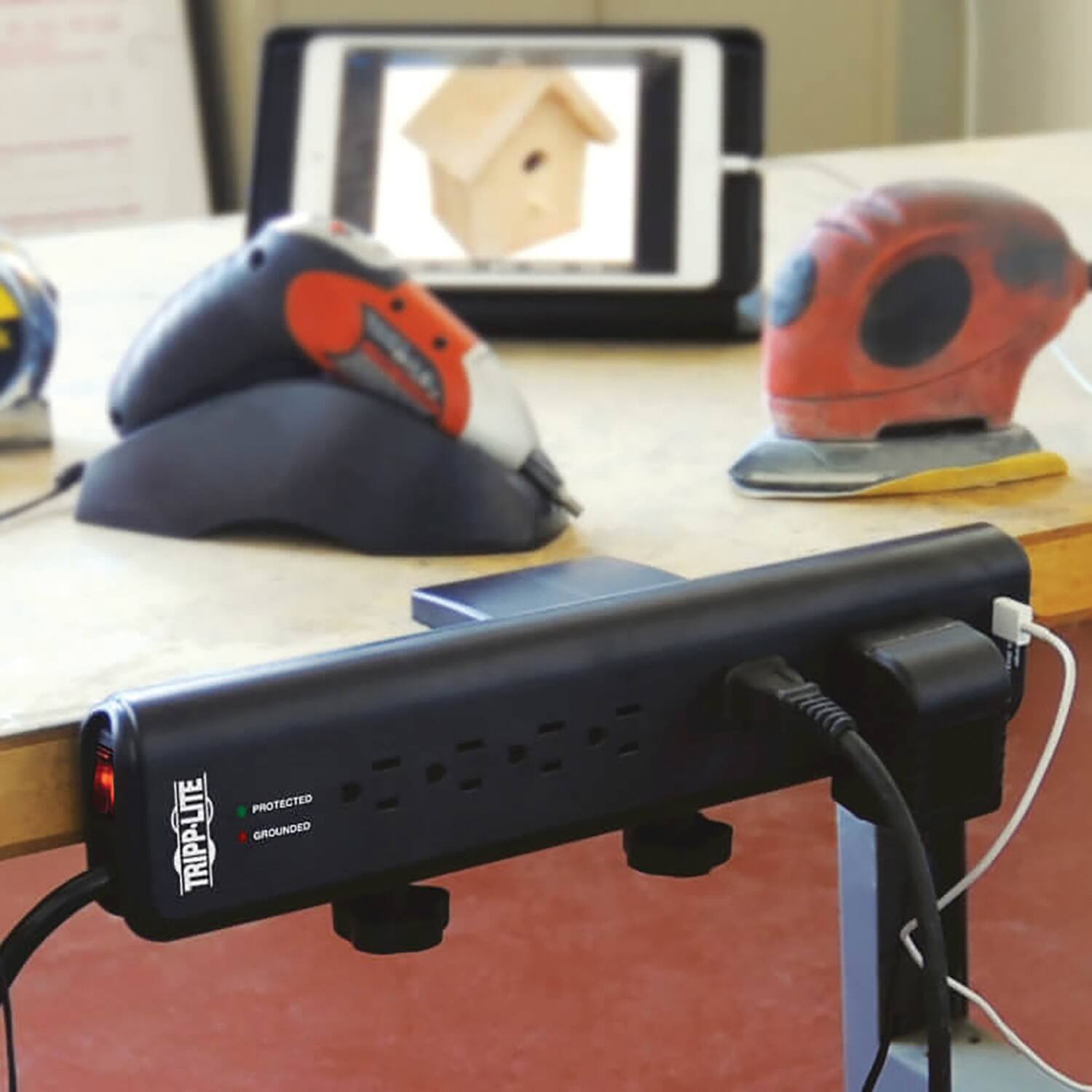 TRIPP-LITE  
PROTECTED  
GROUNDED