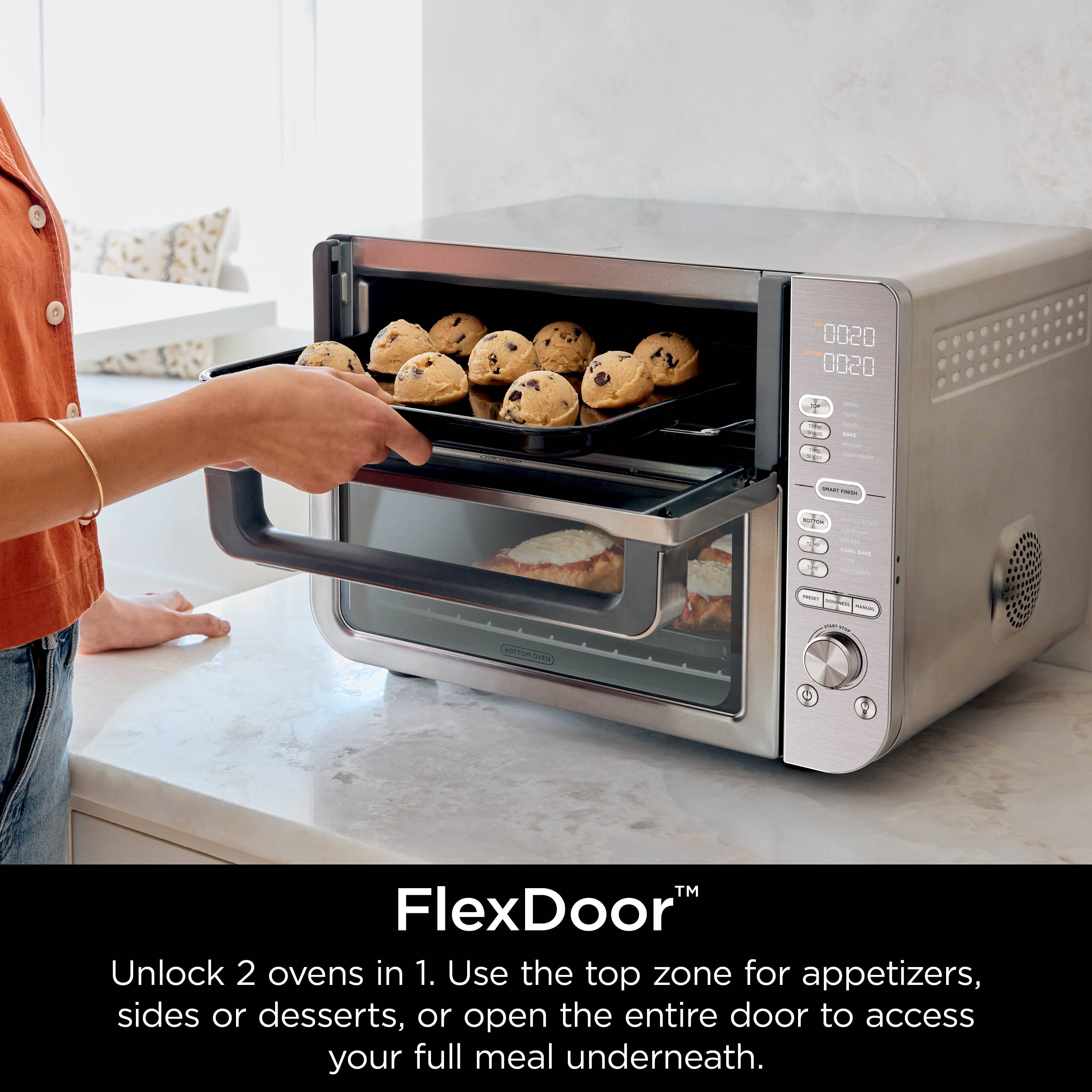 FlexDoor Unlock 2 ovens in 1. Use the top zone for appetizers, sides or desserts, or open the entire door to access your full meal underneath.