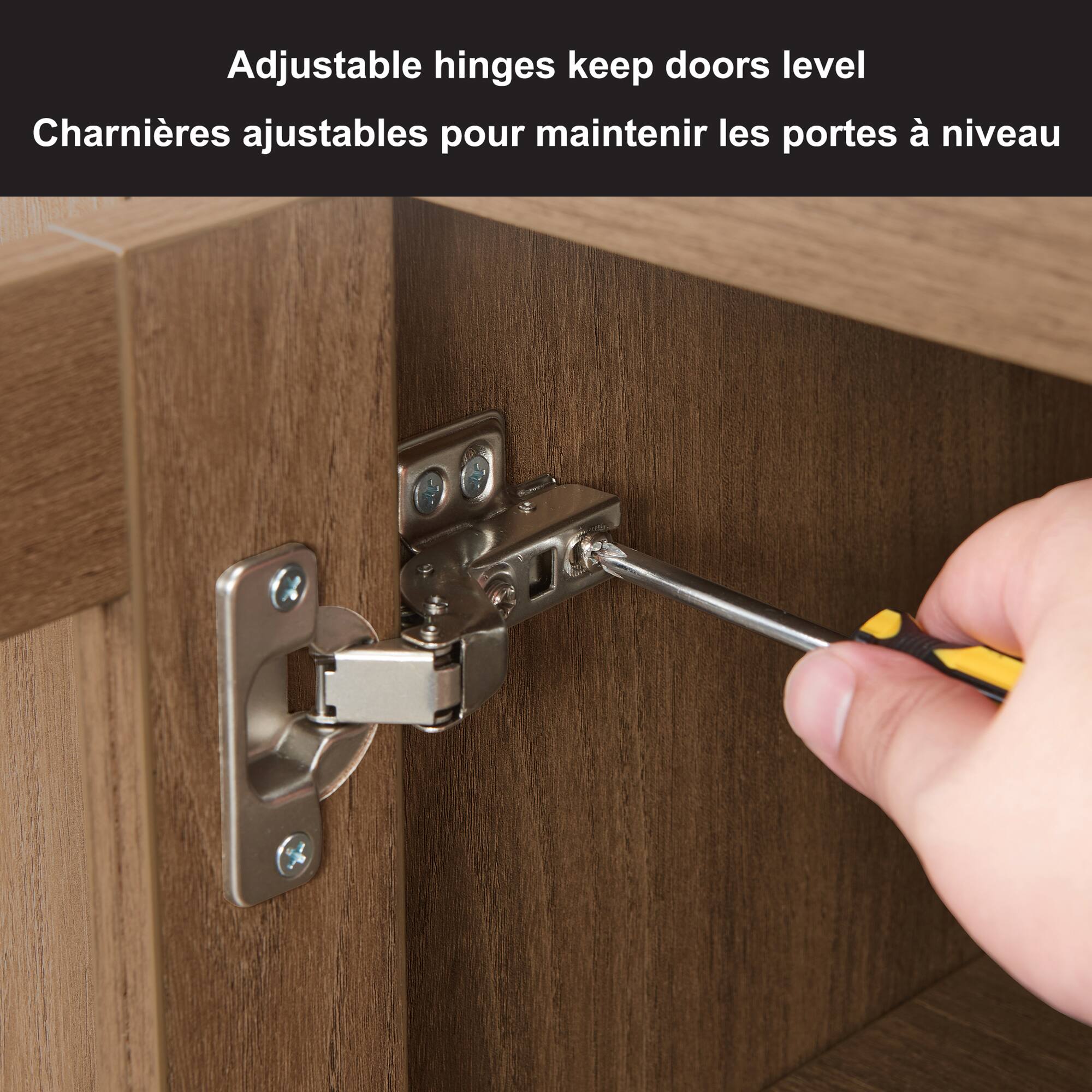 Adjustable hinges keep doors level  
Charnières ajustables pour maintenir les portes à niveau