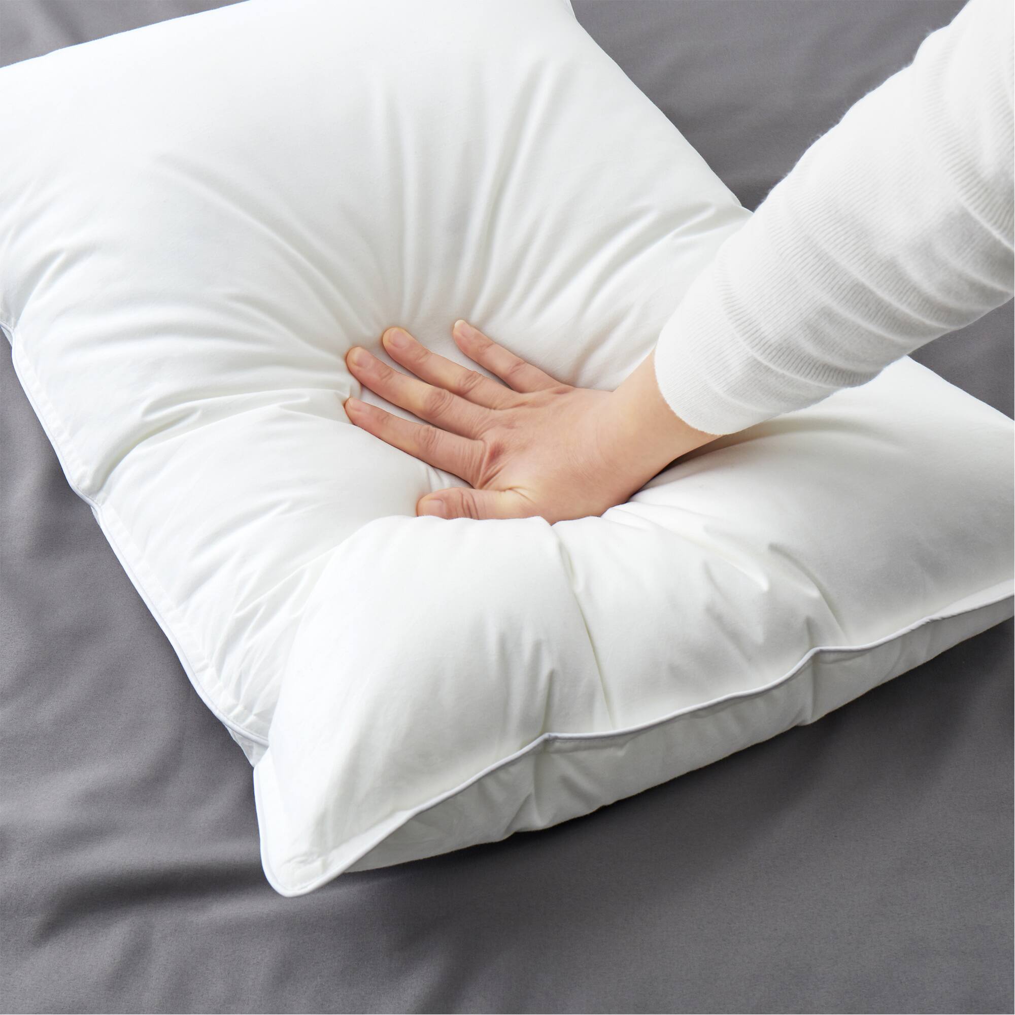 Left. Peace Nest - Peace Nest Down Alternative Bed Pillows with 100% Breathable Cotton Cover, Queen - White.