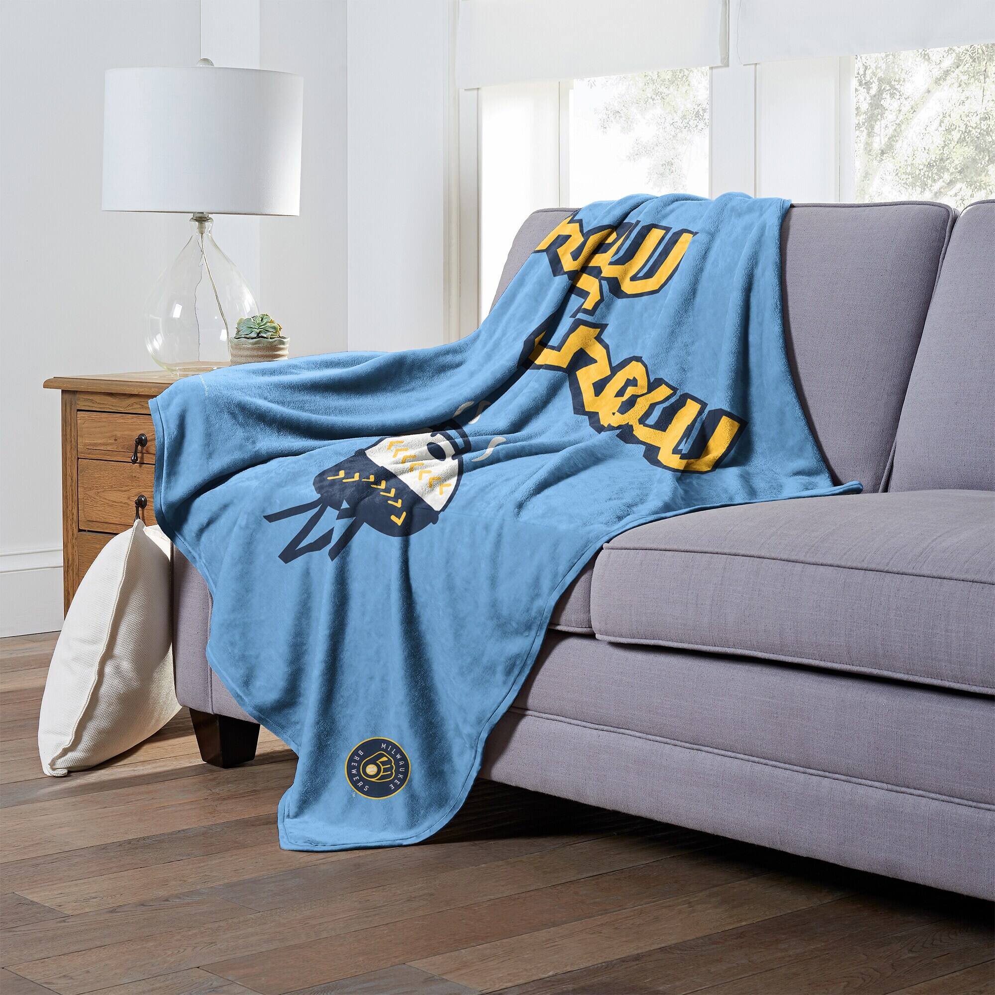 The text on the blanket reads:

"ROU ROU"