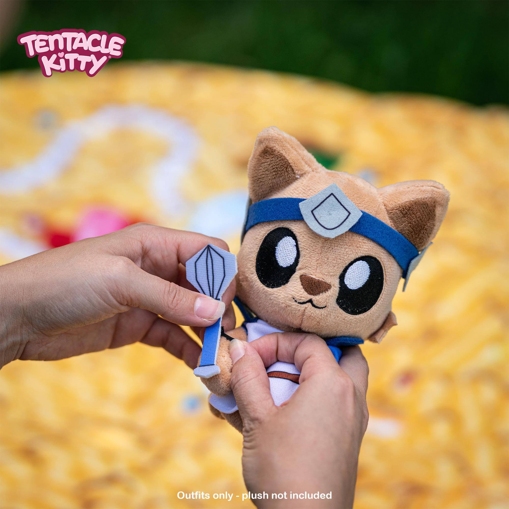 TENTACLE KITTY  
Outfits only - plush not included