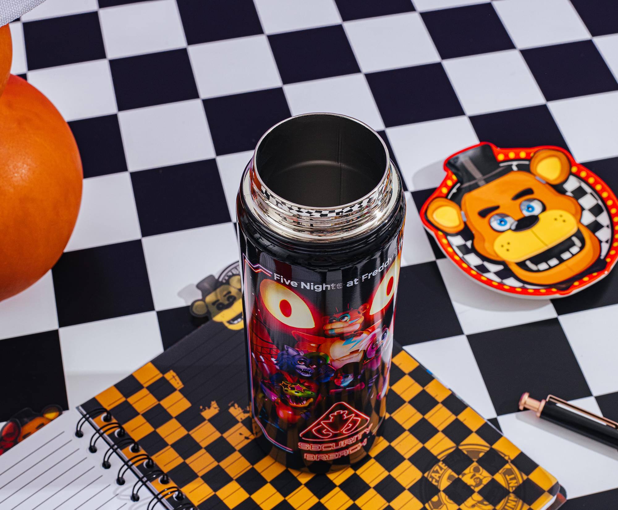 Five Nights at Freddy's  
Freddy Fazbear's Pizzeria