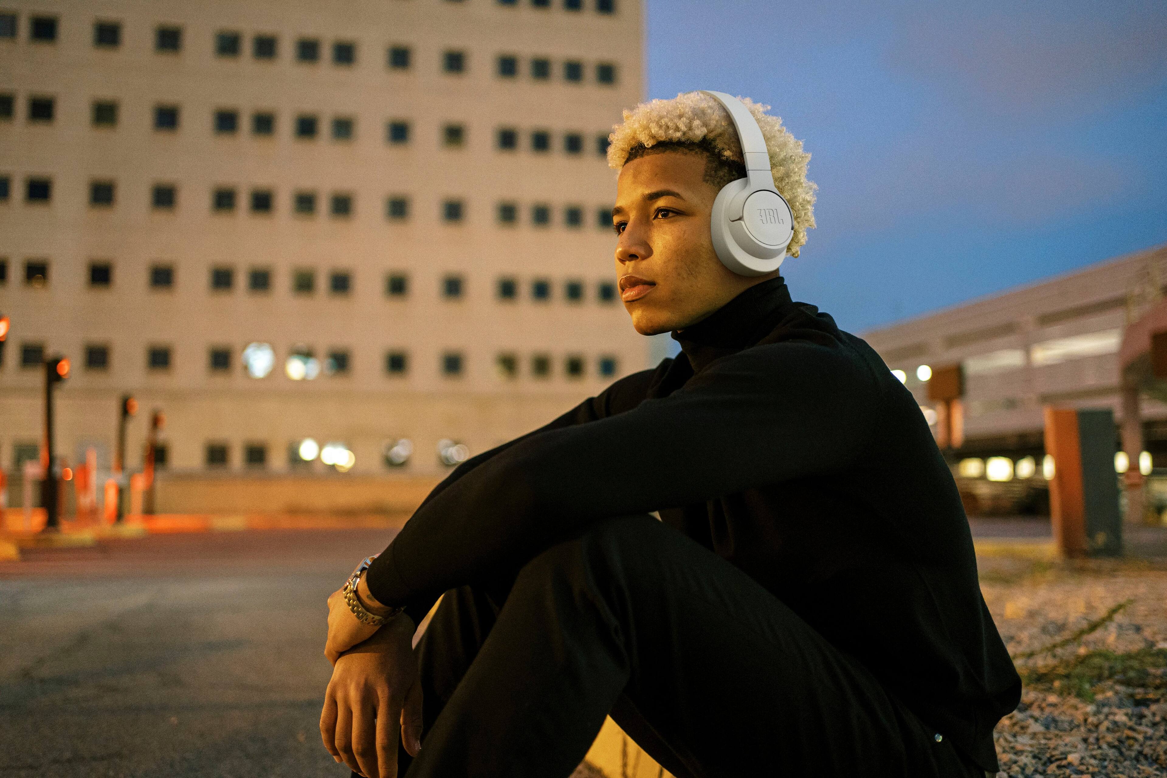 Alt View 21. JBL - Tune 720BT Over-Ear Bluetooth Headpones - 2024 - White.