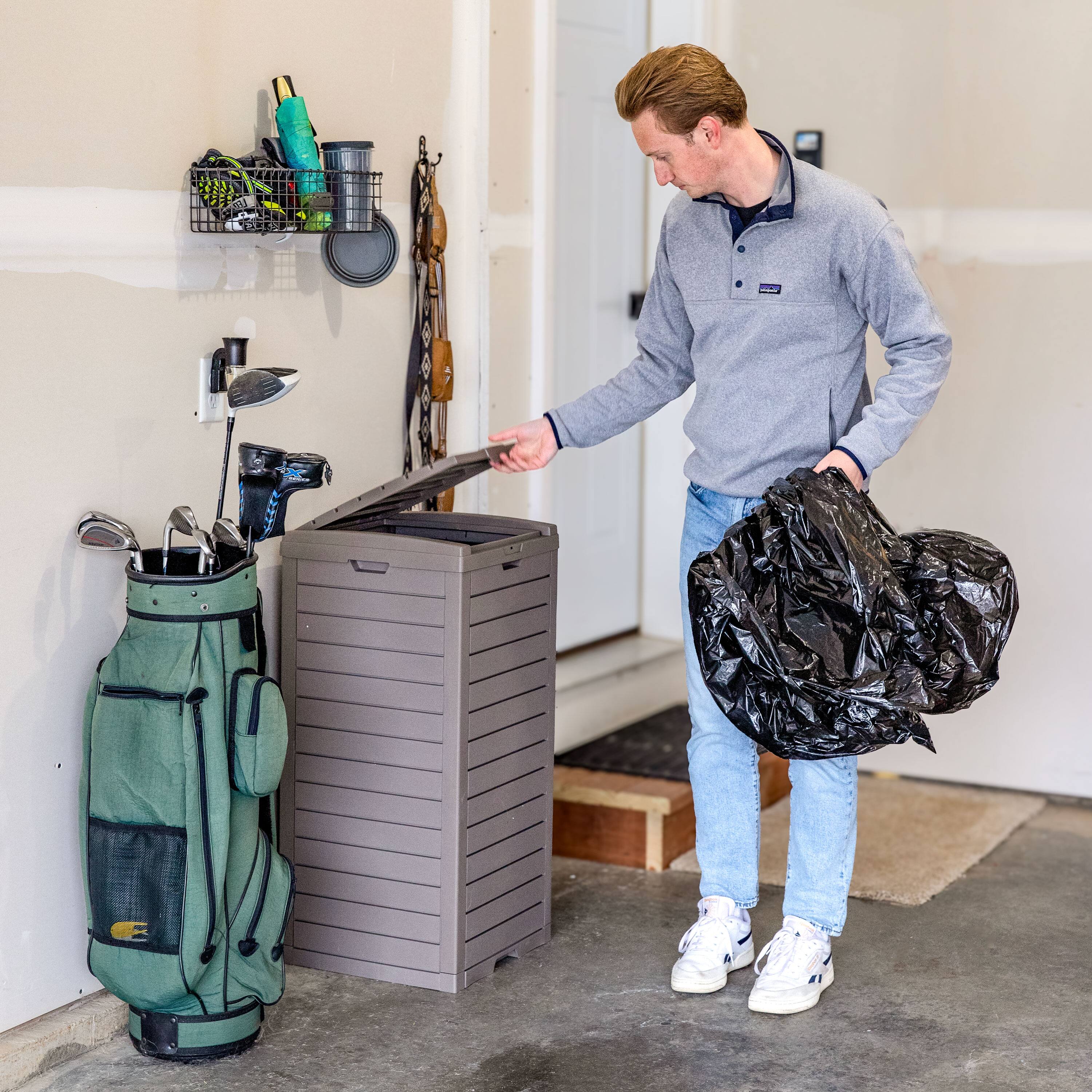 Alt View 9. Sunnydaze - 39-Gallon Outdoor Trash Can with Lid and Drip Tray - Light Gray.