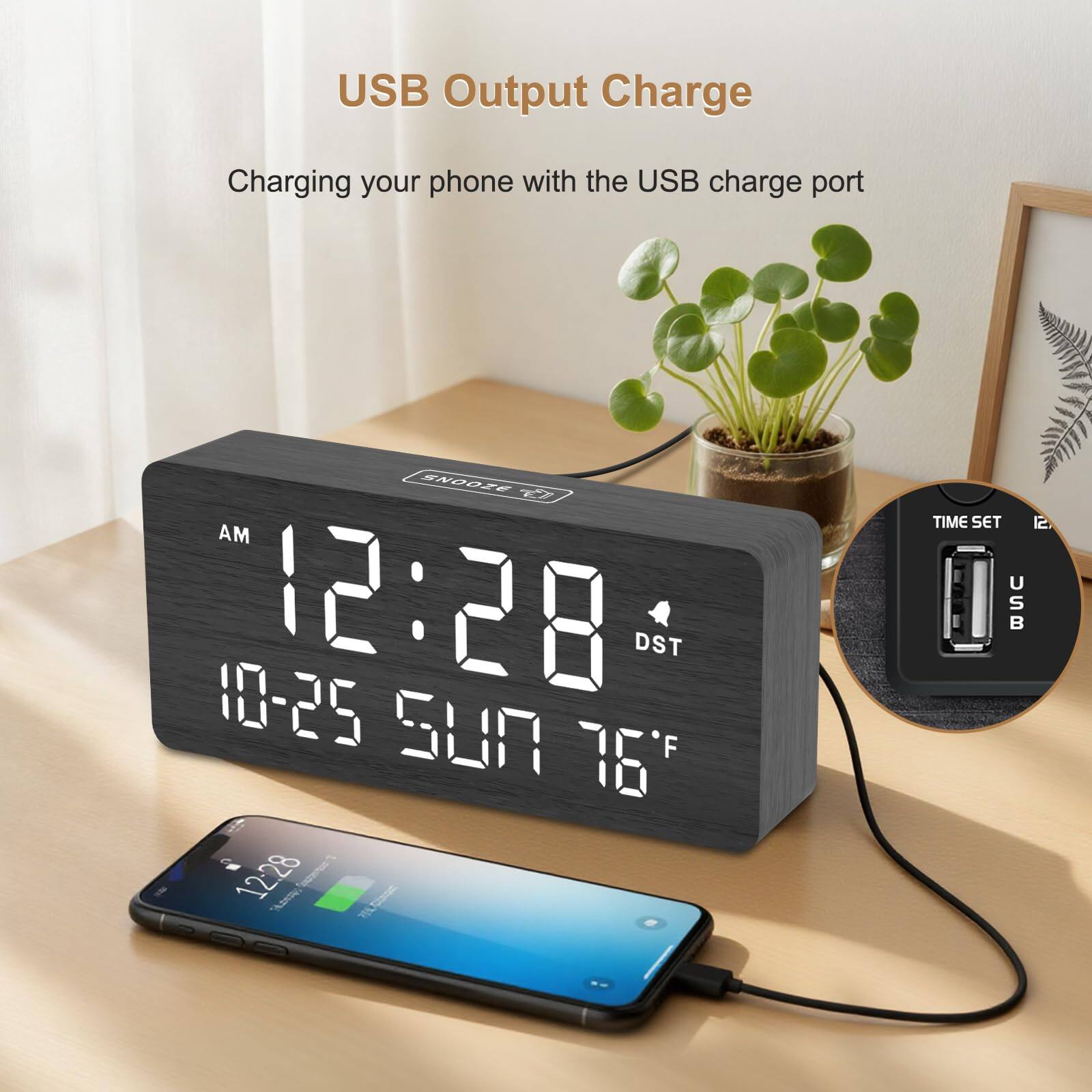 USB Output Charge  
Charging your phone with the USB charge port  

12:28 AM  
10-25 SUN  
76°F  

TIME SET  
USB