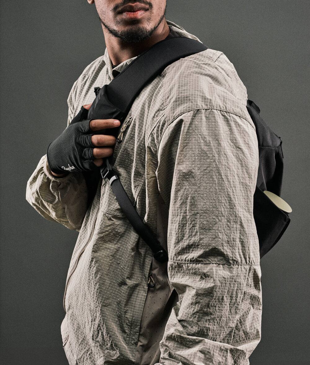 Left. ALPAKA - Metro Crossbody Left Shoulder Sling Bag Men,Sling Backpack - Fits 11" Tablet - Single Shoulder - Black Axoflux 210D.