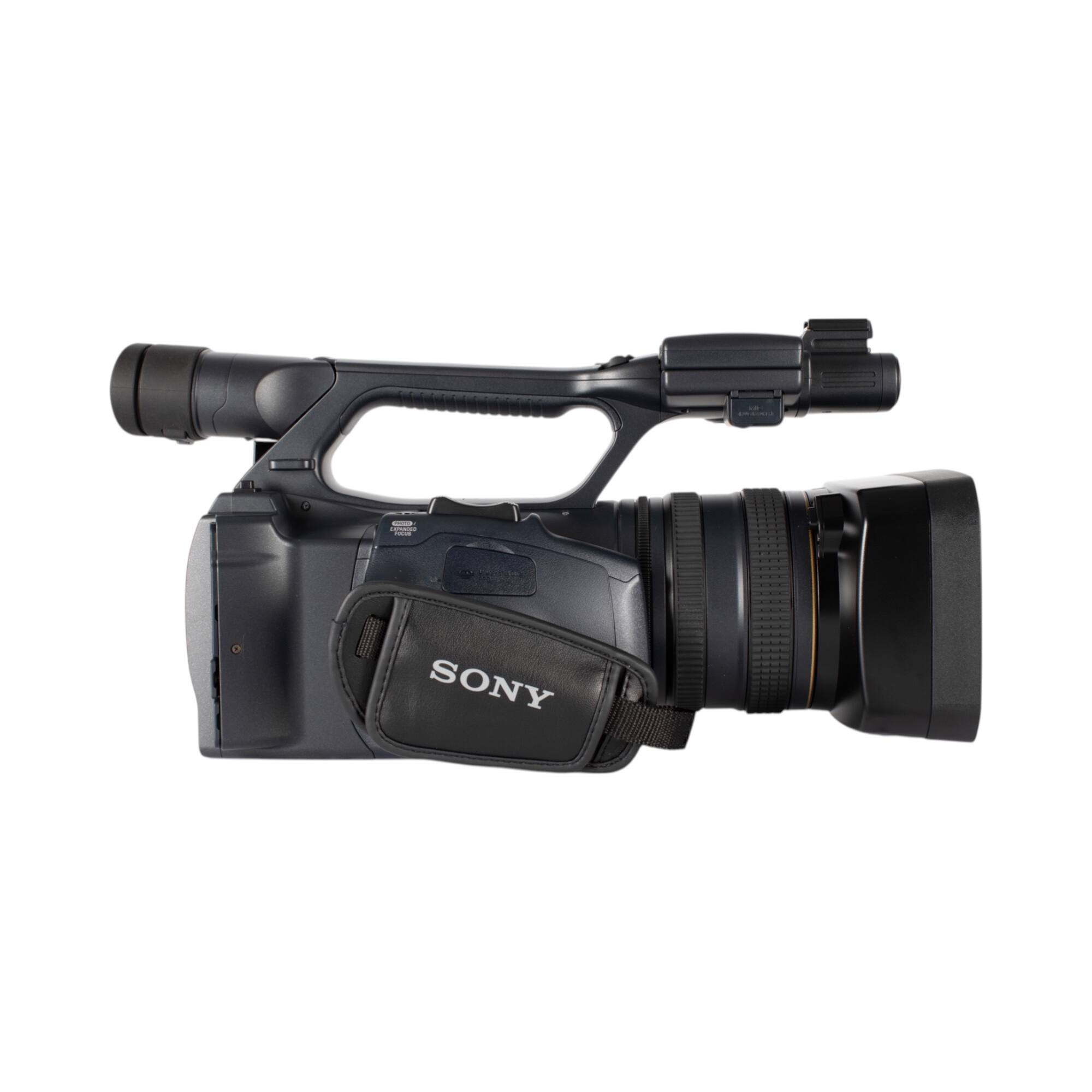 Alt View 4. Sony - Sony HDR-FX1000E PAL HDV Handycam – 3-CMOS HD Video, 20x Optical Zoom, Pro-Style Controls for Events Bundle.