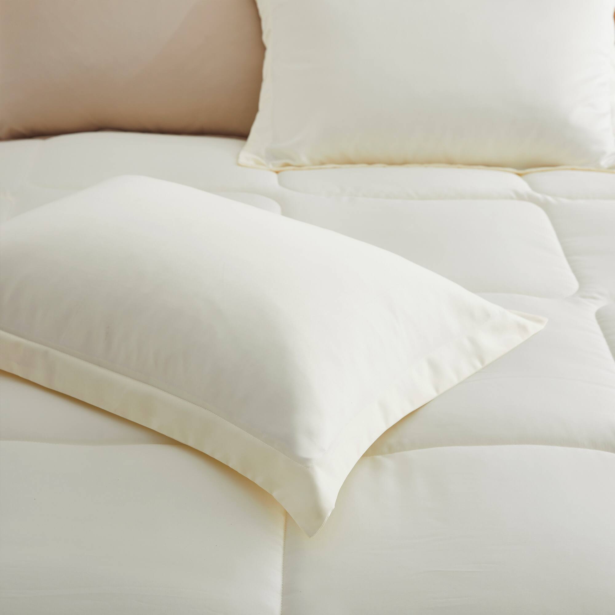 Angle. Peace Nest - Peace Nest Lightweight Cool-Touch Satin Comforter Sets with Pillowcases - Cream.