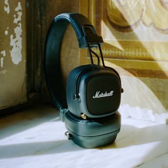 Marshall Major IV Wireless On Ear Bluetooth Headphones with Marshall Major IV Wireless On Ear Bluetooth Headphones with