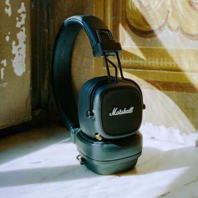 Marshall Major IV Wireless On Ear Bluetooth Headphones with Marshall Major IV Wireless On Ear Bluetooth Headphones with