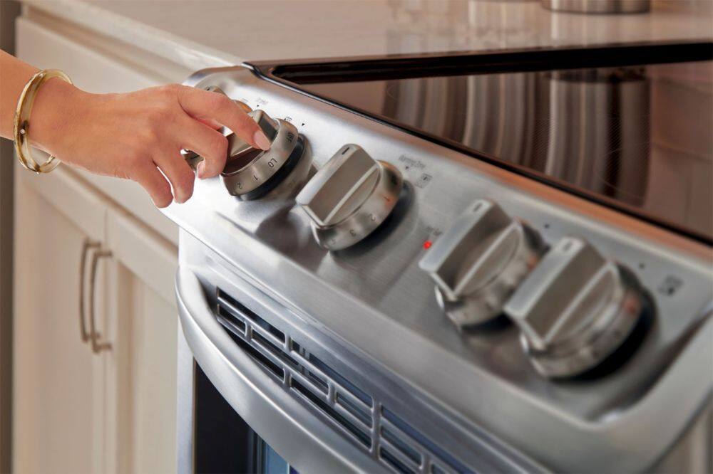 Alt View 19. LG - 7.3 Cu. Ft. Freestanding Double Oven Electric Range with EasyClean and ProBake Convection - Stainless steel.