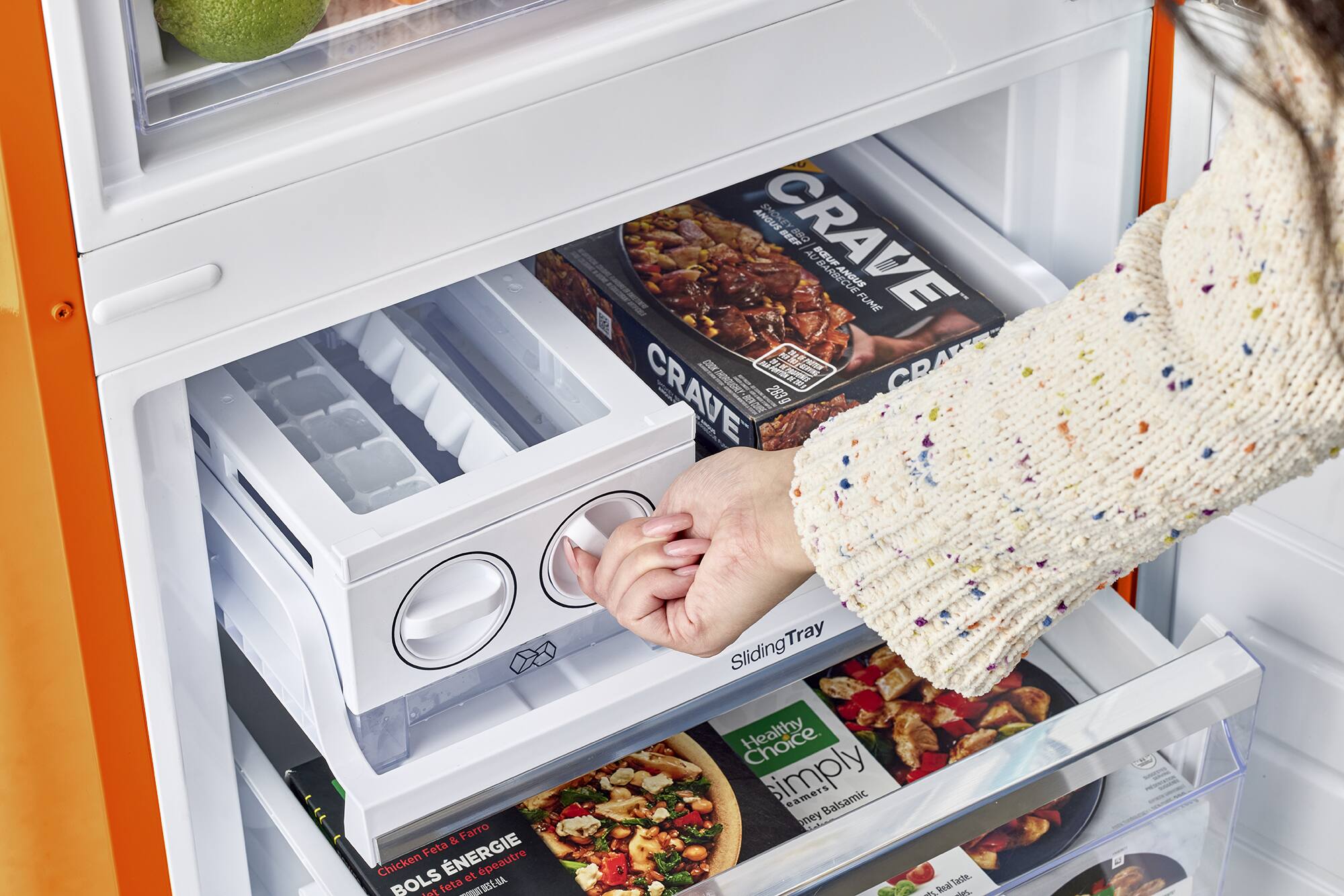 ANGUS TY CRAVE BEEF A8O AU BIEUF BARBECUE ANGUS FUME CUN -   TER E  CR DADROUGNLY - CRAVE  RON e1  283g g S & Farro Feta NERGIE Chicken et peautre BOLS ot feta - SlidingTray Tray Healthy simply eamers ney Balsamic La Real Tae.