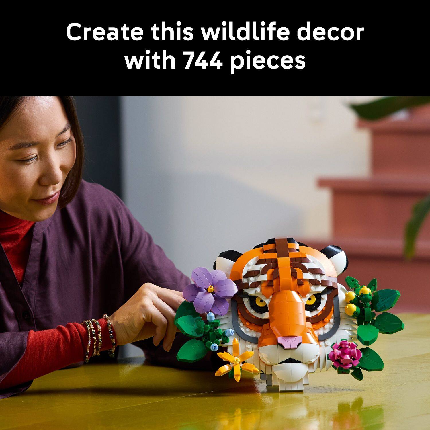 Create this wildlife decor with 744 pieces.