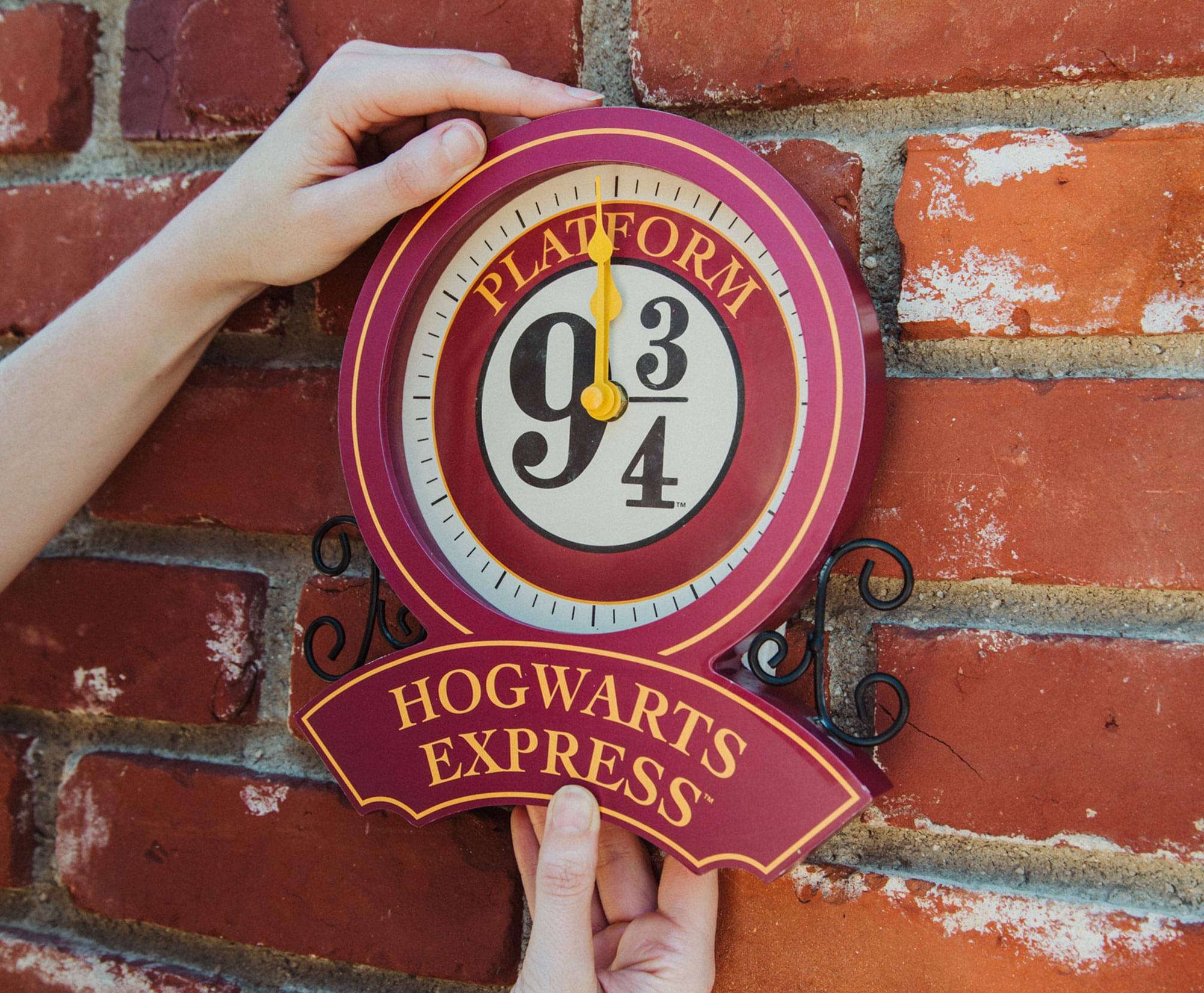 PLATFORM 9 3/4  
HOGWARTS EXPRESS