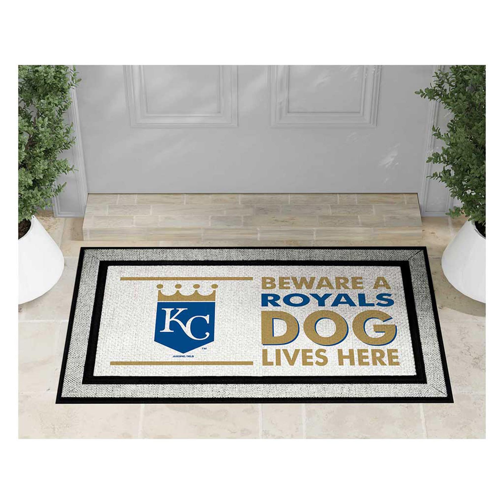 BEWARE A ROYALS DOG LIVES HERE