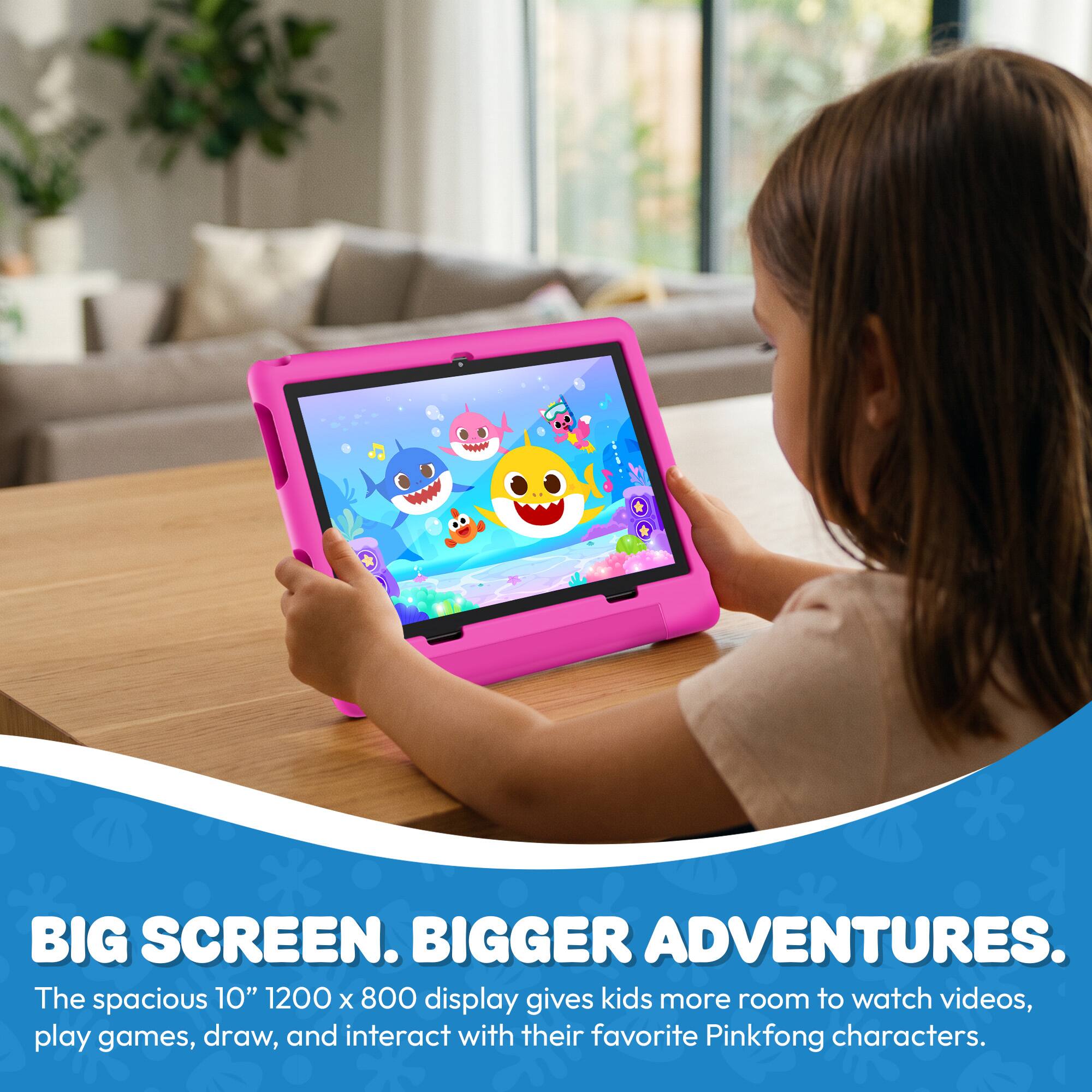BIG SCREEN. BIGGER ADVENTURES.  
The spacious 10" 1200 x 800 display gives kids more room to watch videos, play games, draw, and interact with their favorite Pinkfong characters.