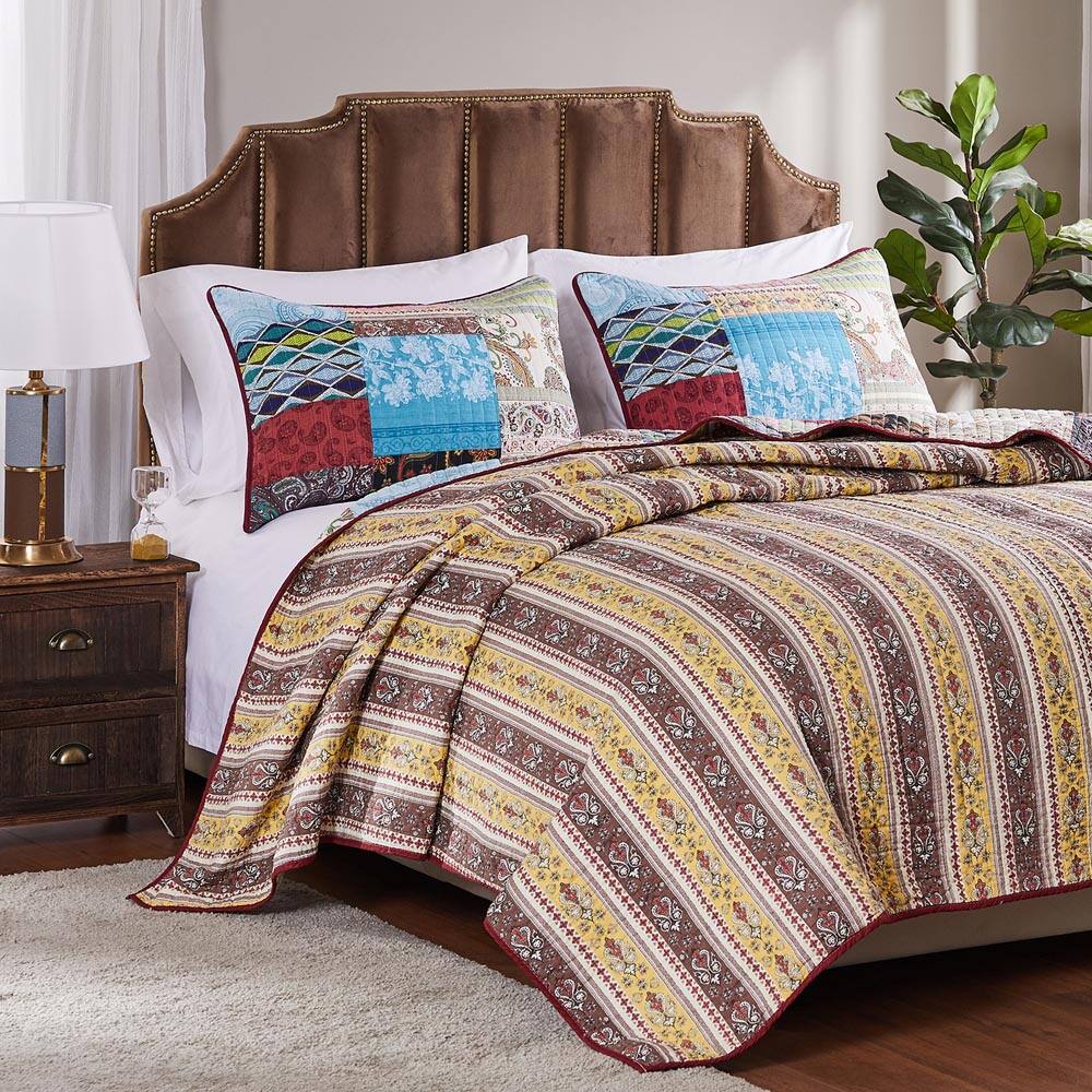 Left. BreeBe - Bohemian Dream Quilt Set - 2-Piece Twin/XL - Multi.
