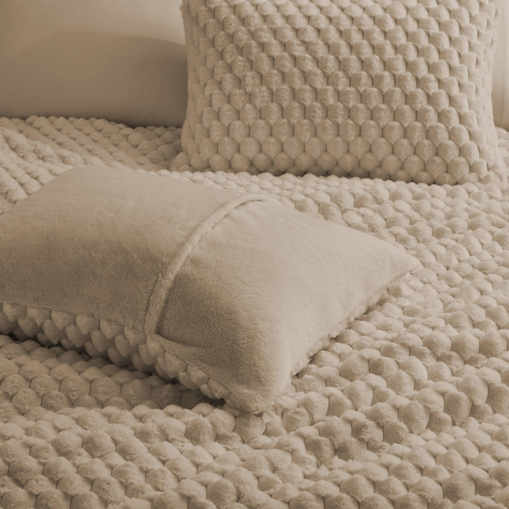 Alt View 1. Peace Nest - Peace Nest Faux Rabbit Fur Comforter Set, Ultra Soft Down Alternative Bedding Set, Kahkai, Queen - Kahkai.