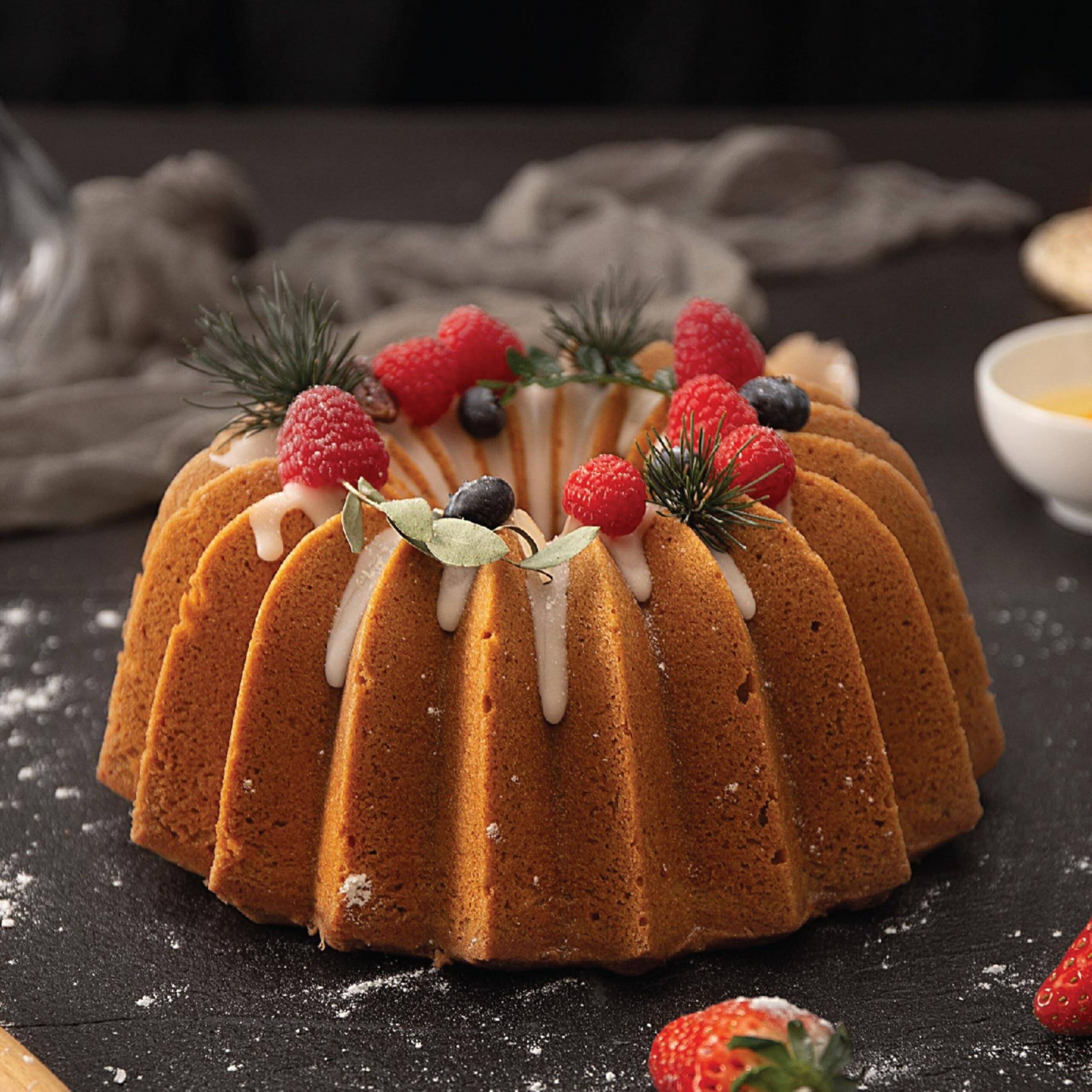 Alt View 1. Baker's Secret - Baker's Secret Fluted Cake Pan, Cast Aluminum 2 Layers Nonstick Coating (French Wreath) - Champagne Gold.