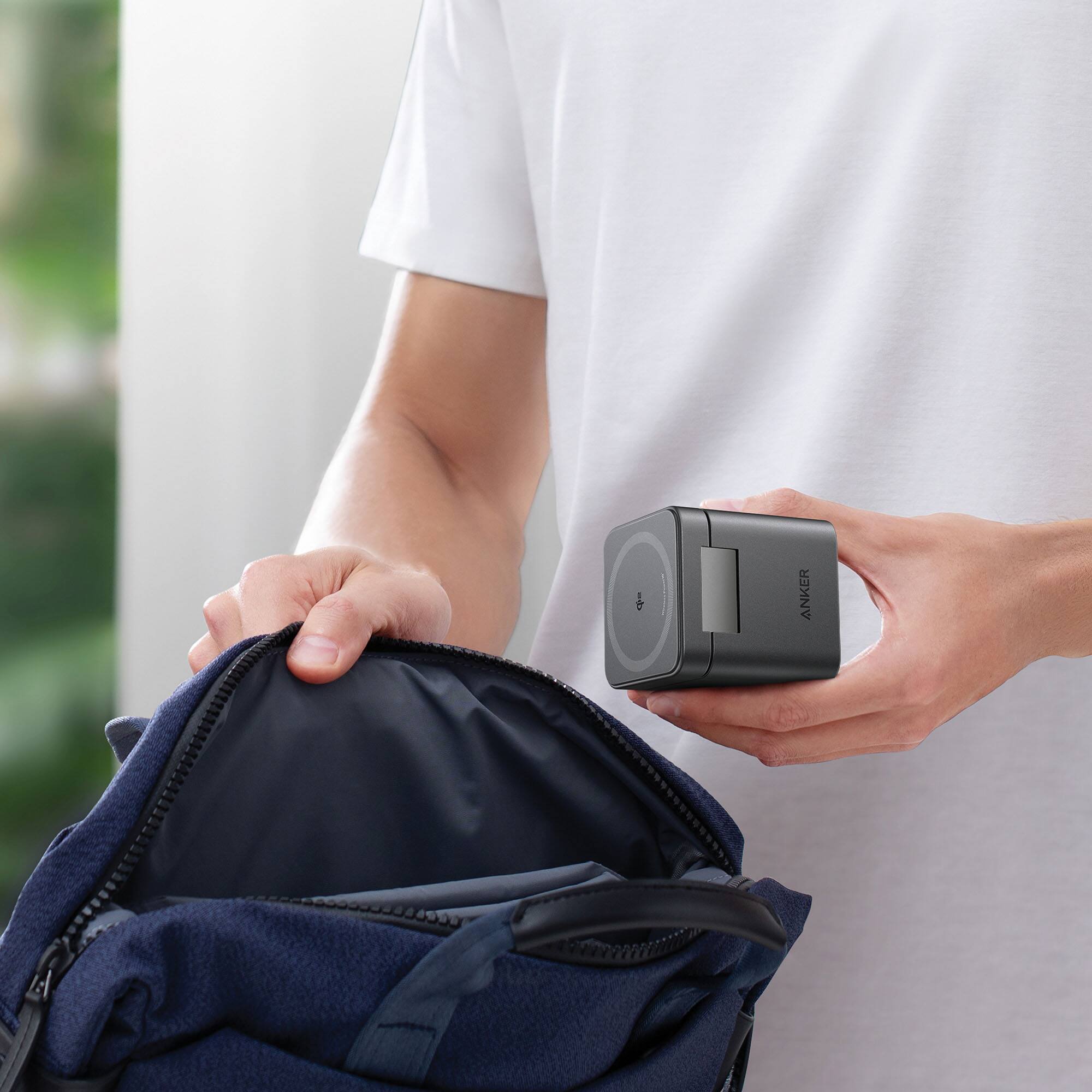 Alt View 3. Anker - MagGo Wireless Charging Station - Black.