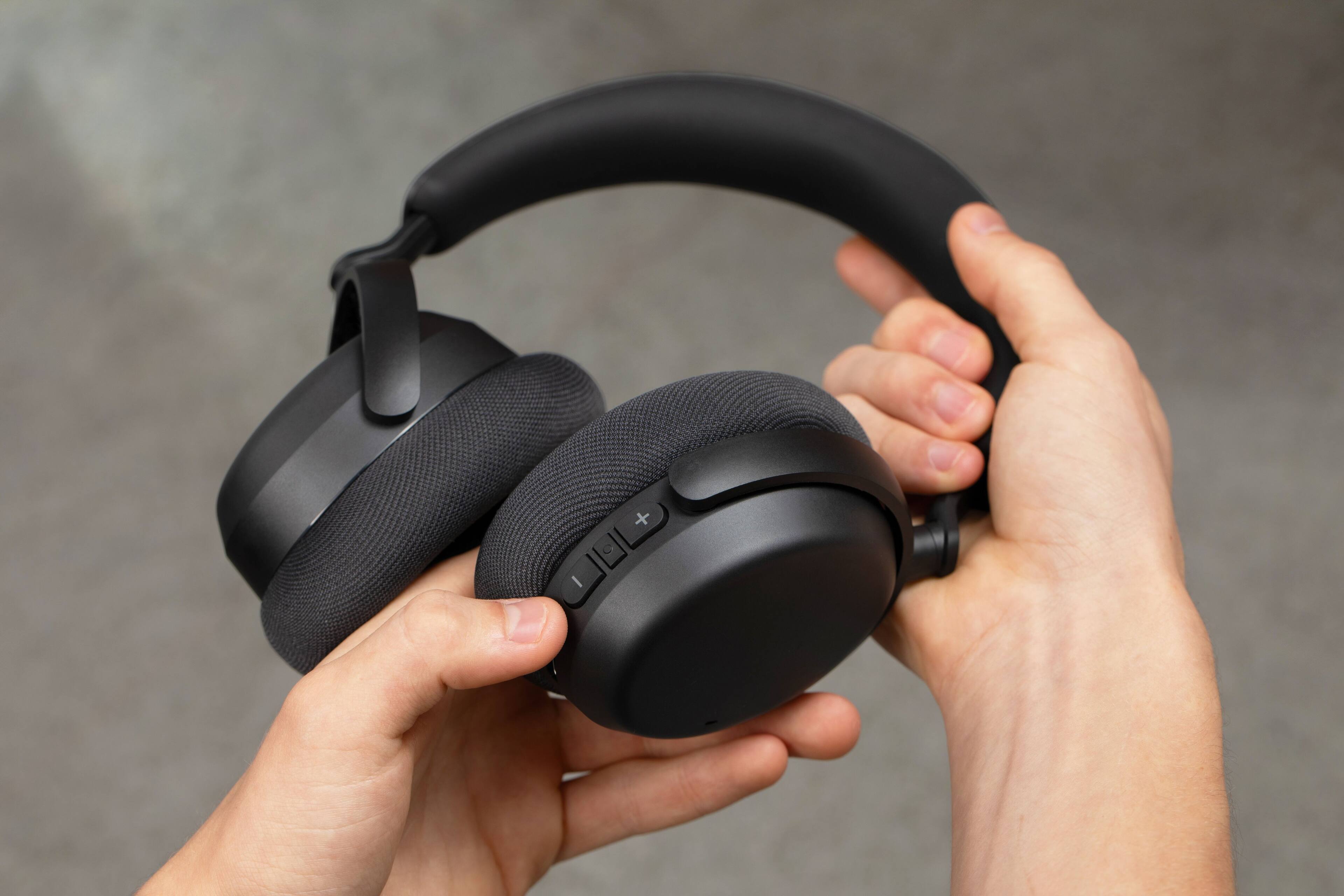 Alt View 2. Sennheiser - RS 275 TV Headphones. Wireless Bluetooth Headphone and TV Transmitter - Black.